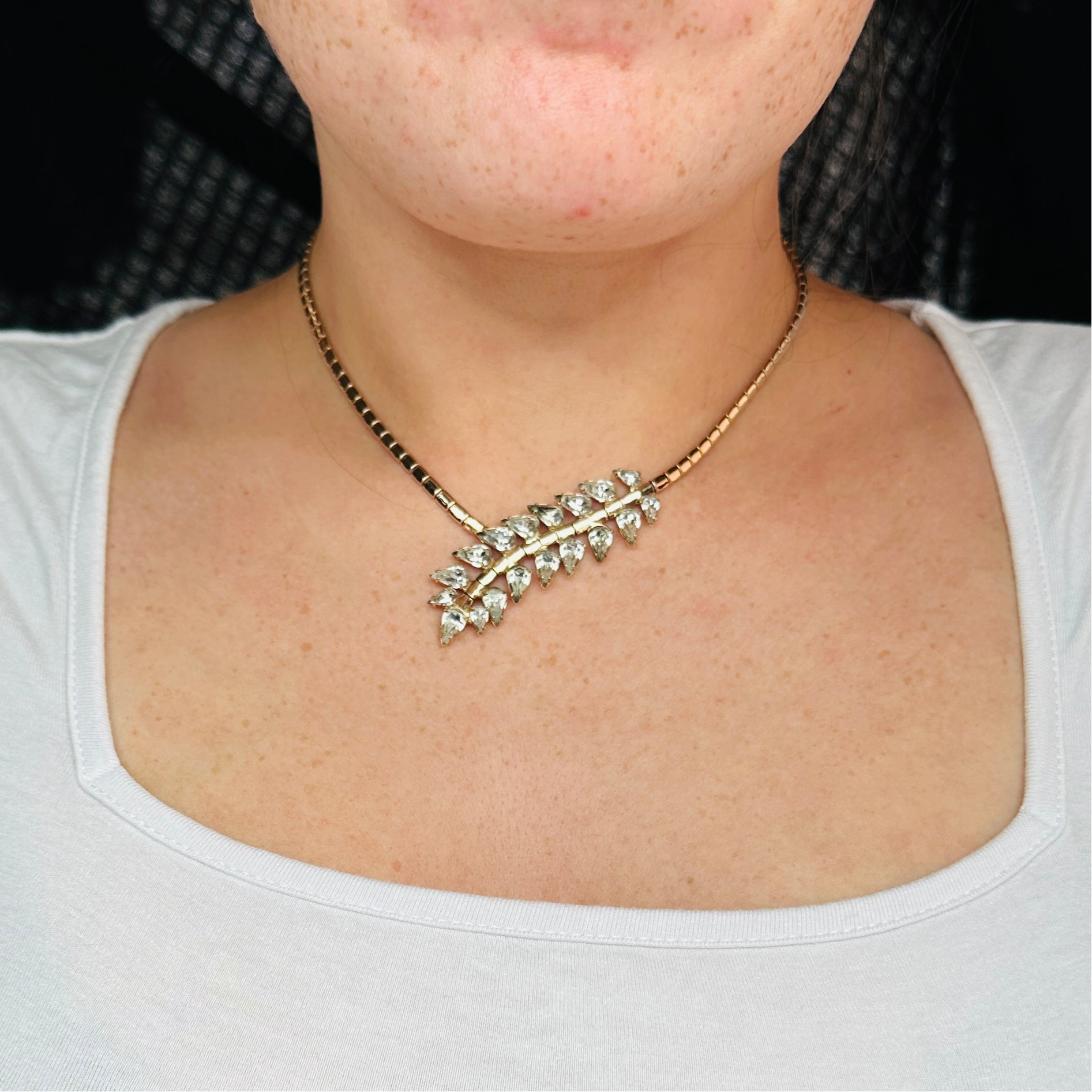 Retro gold plated rhinestone leaves lariat style necklace