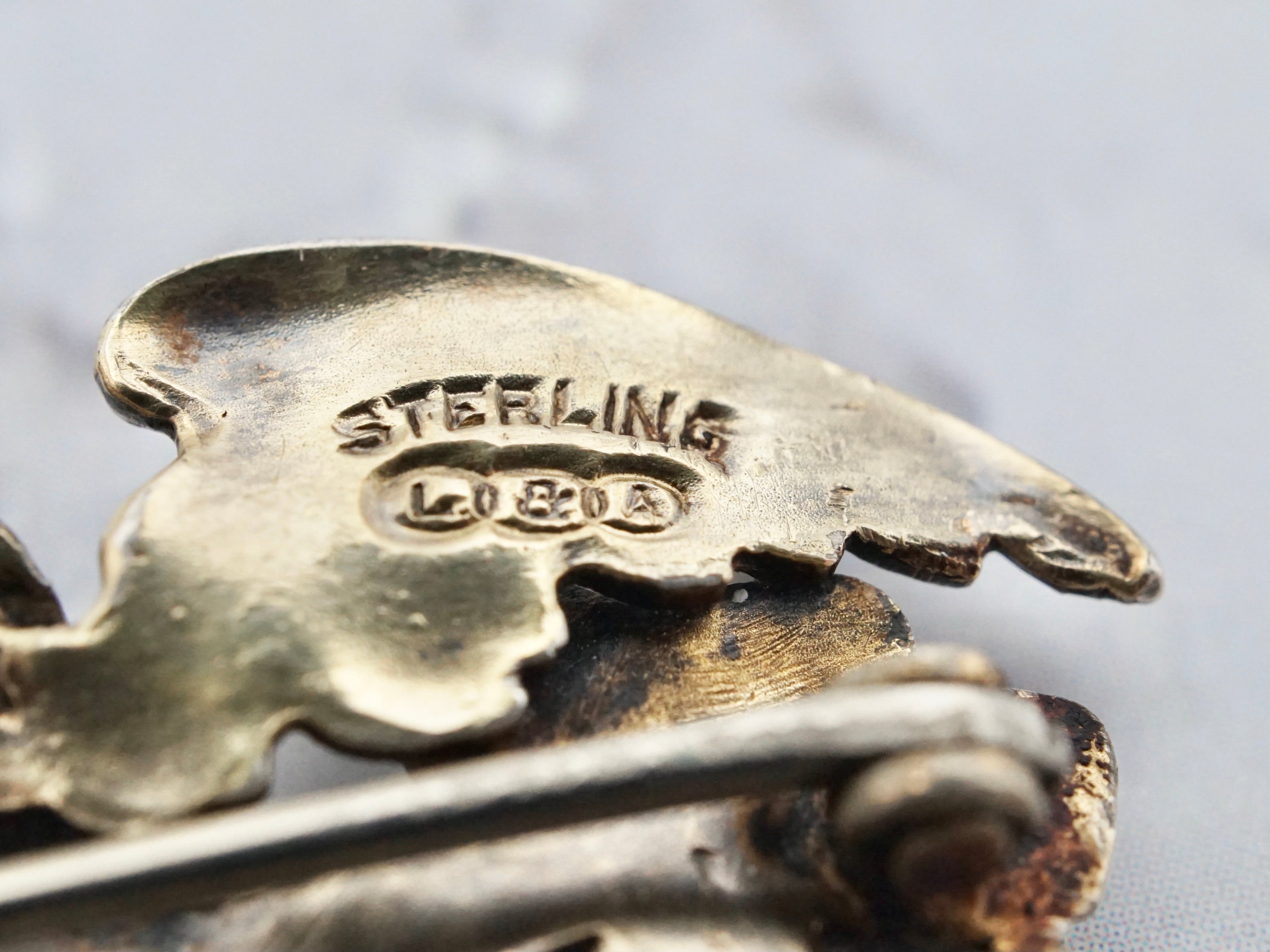 Antique Victorian William Link sterling gilt griffin pin