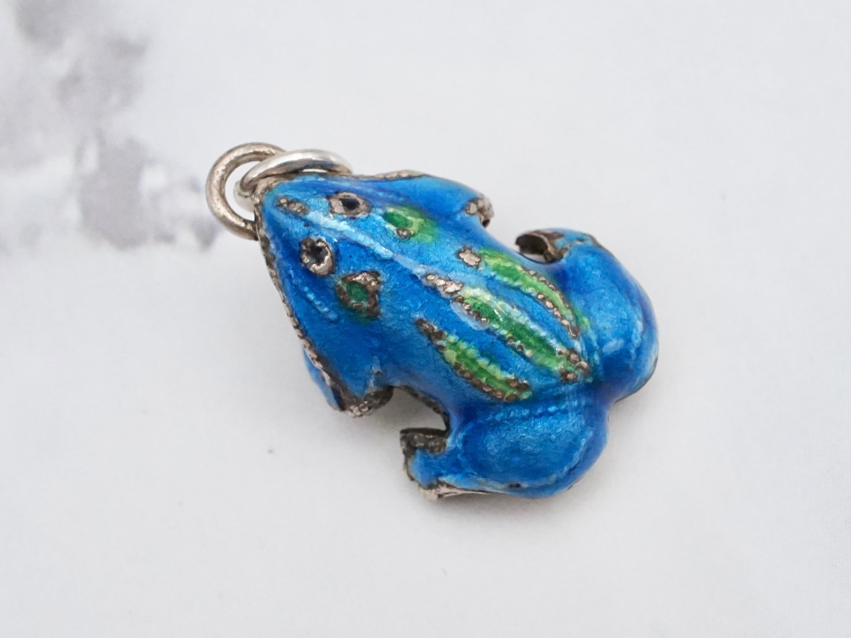 Vintage Chinese sterling & cloisonné enamel frog charm