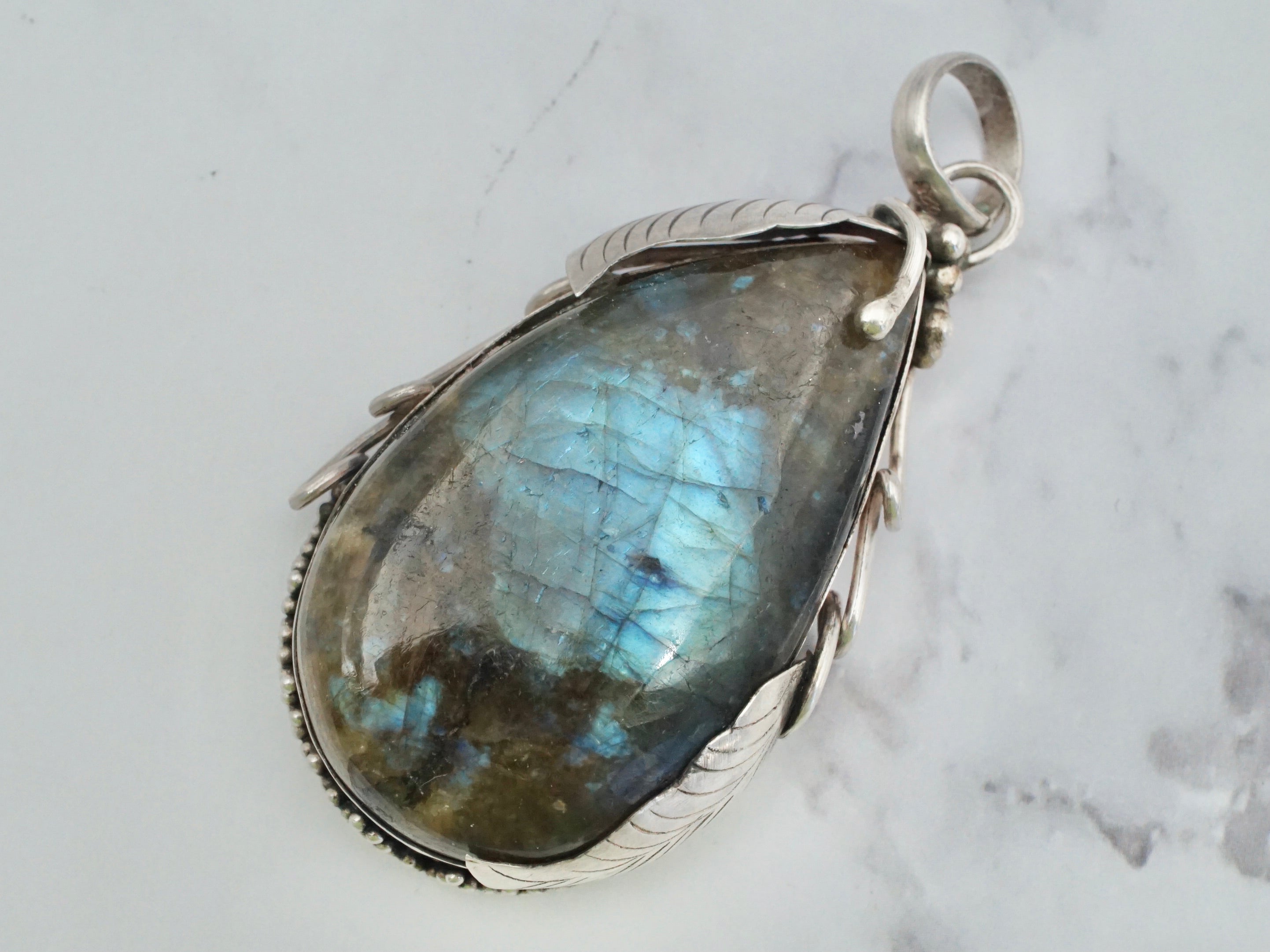 Vintage large Indian sterling & labradorite pendant