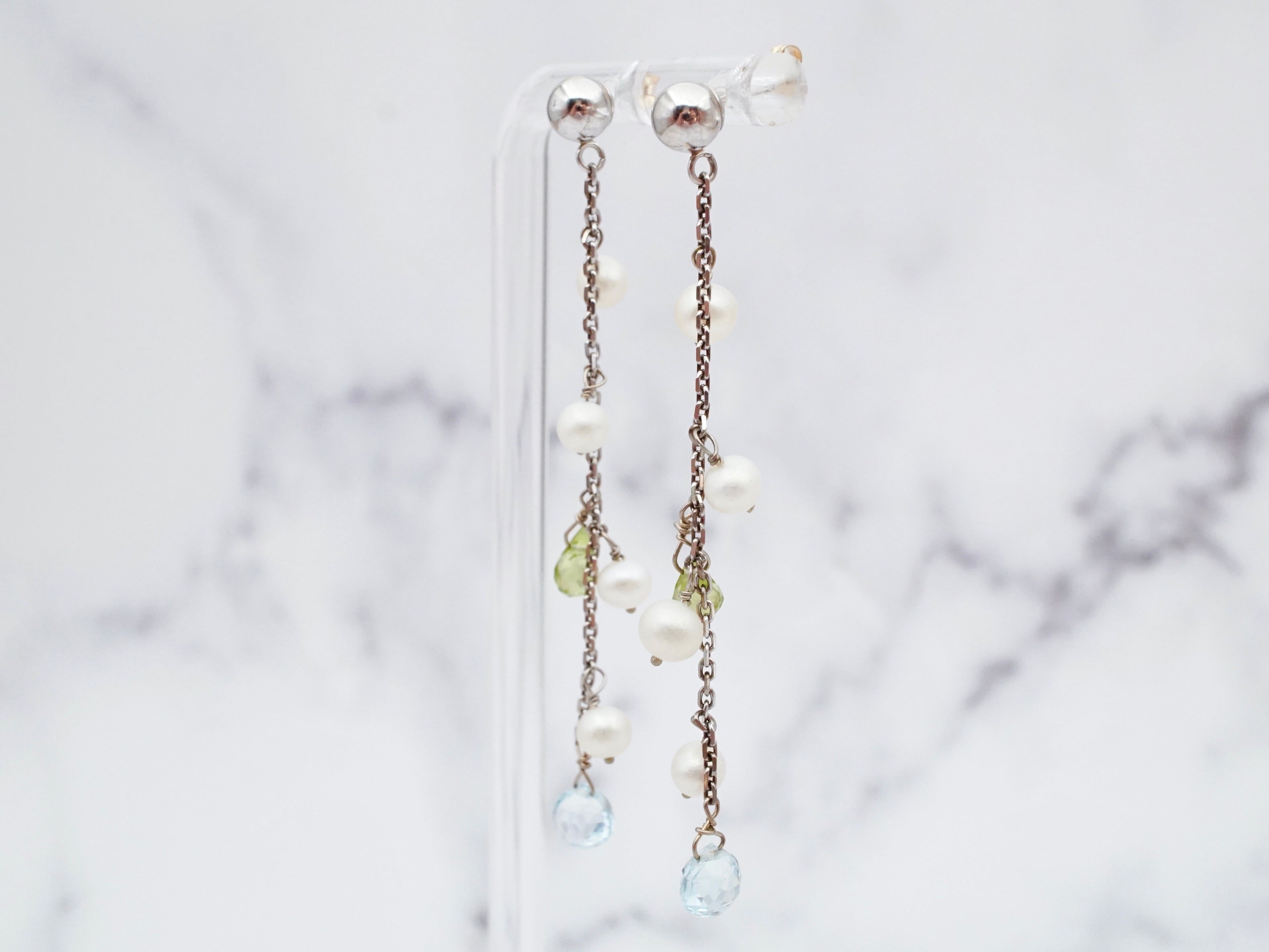 Vintage 14k white gold, cultured pearl, faceted peridot, and blue topaz drop chain earrings