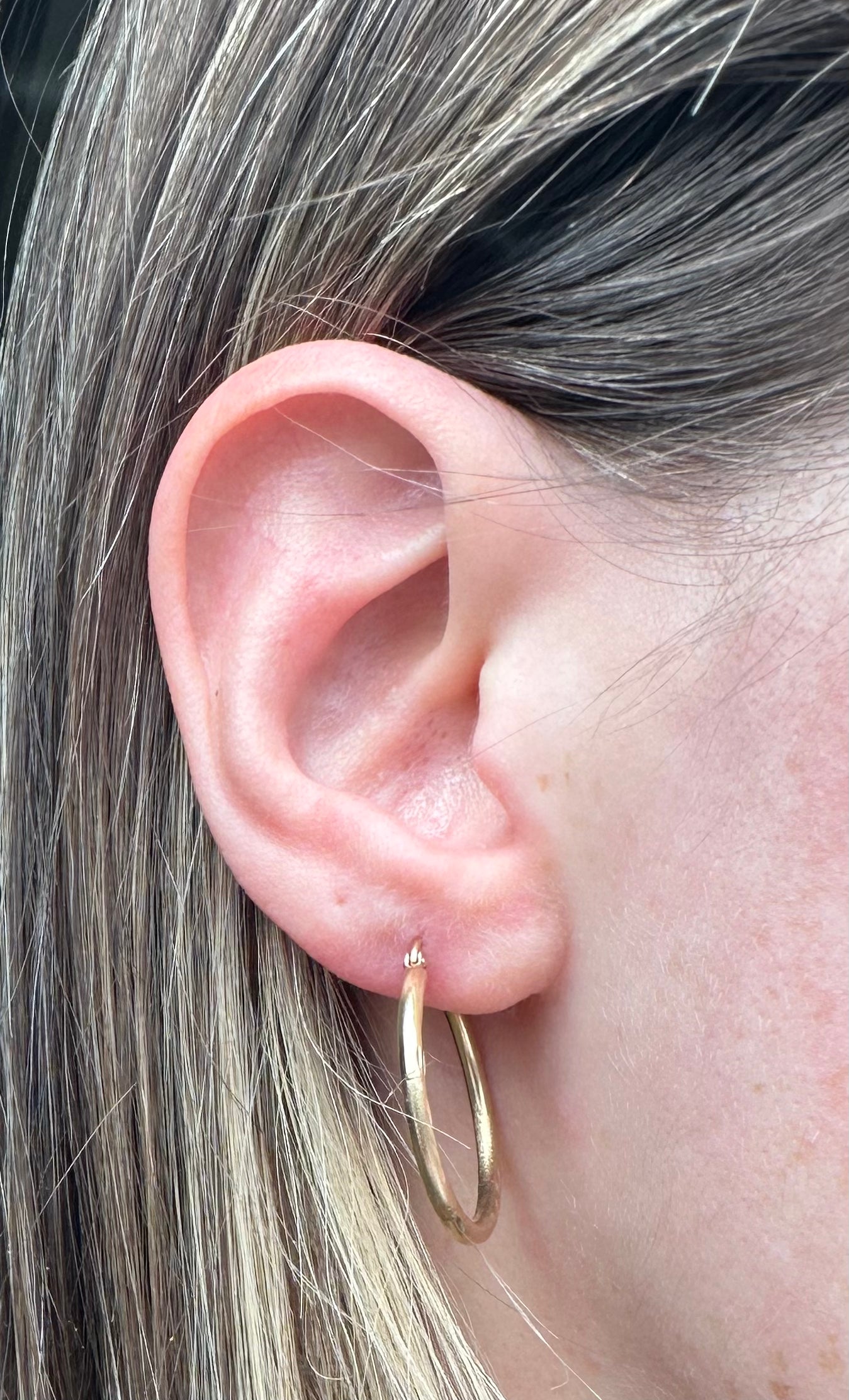 Vintage 10k gold hollow etched hoop earrings