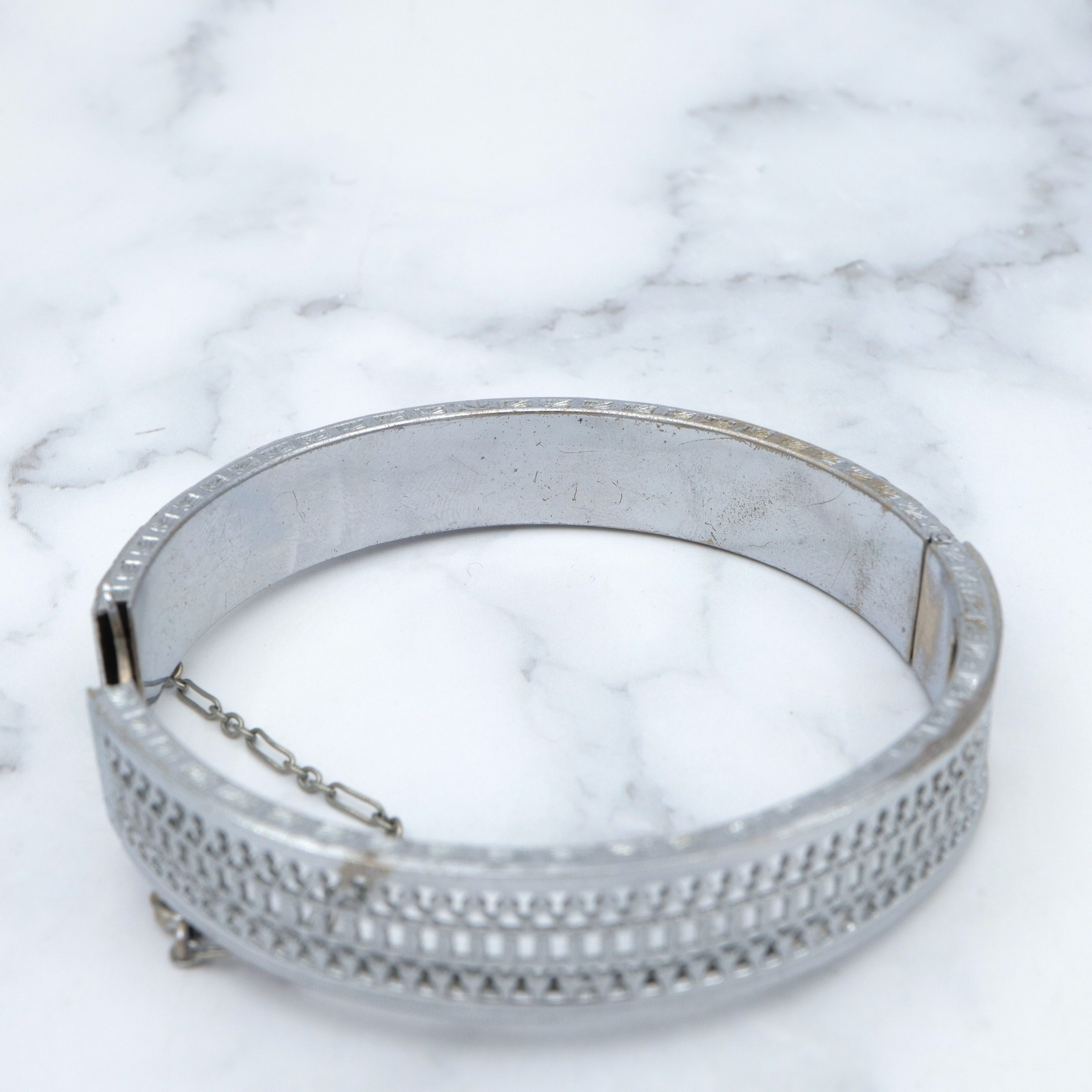 Antique Art Deco Alico rhodium-plated rhinestone hinged bangle