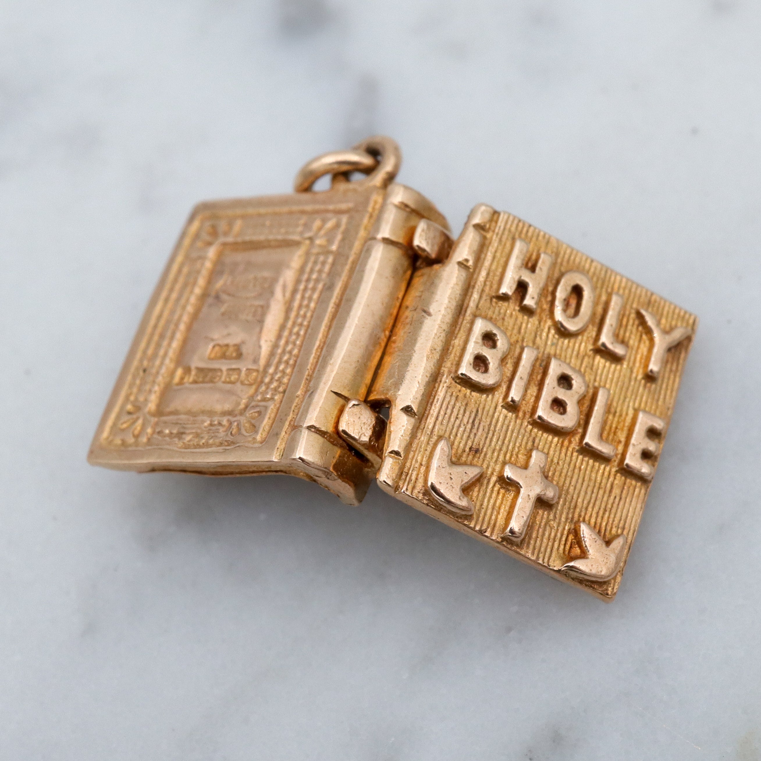 Vintage English 9k gold Nuvo opening Holy Bible charm
