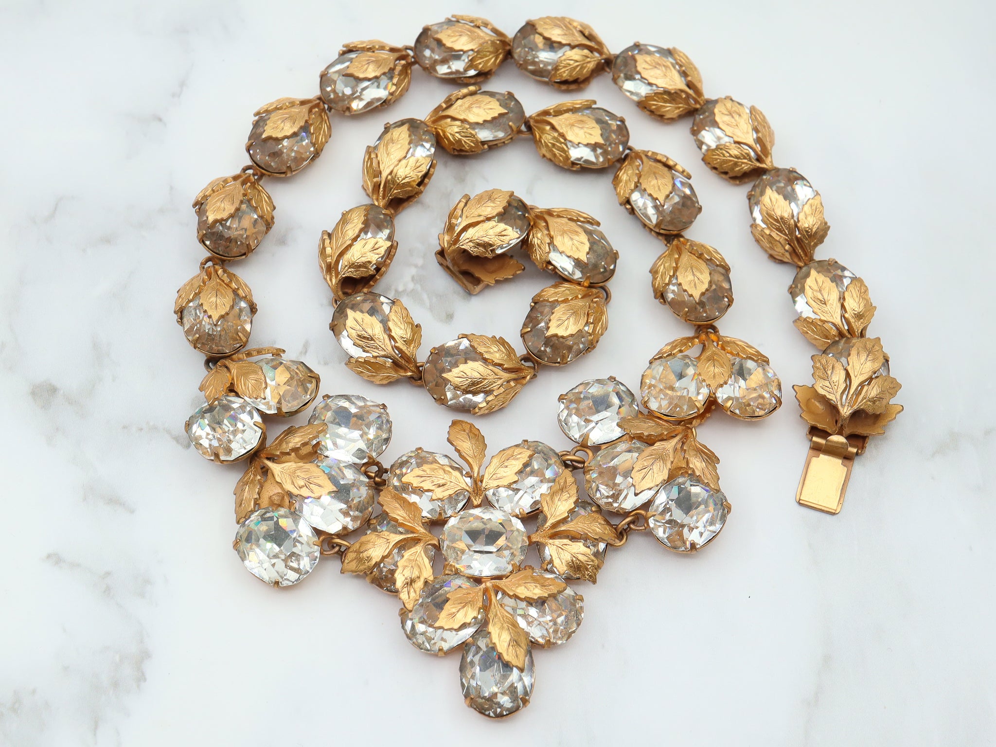 Exceptional antique Victorian foil back paste gold plated leaf detailed necklace 18.5"