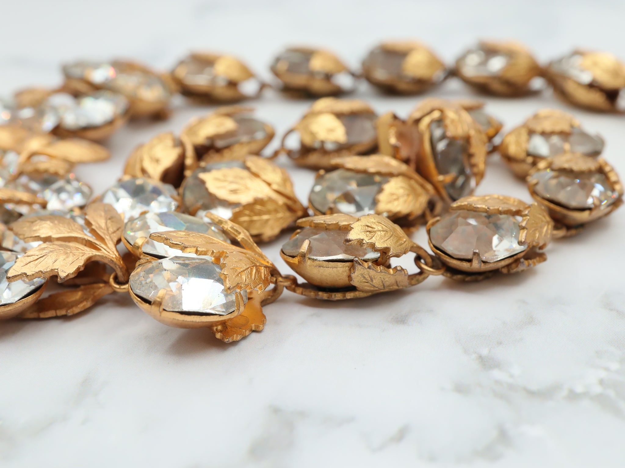 Exceptional antique Victorian foil back paste gold plated leaf detailed necklace 18.5"