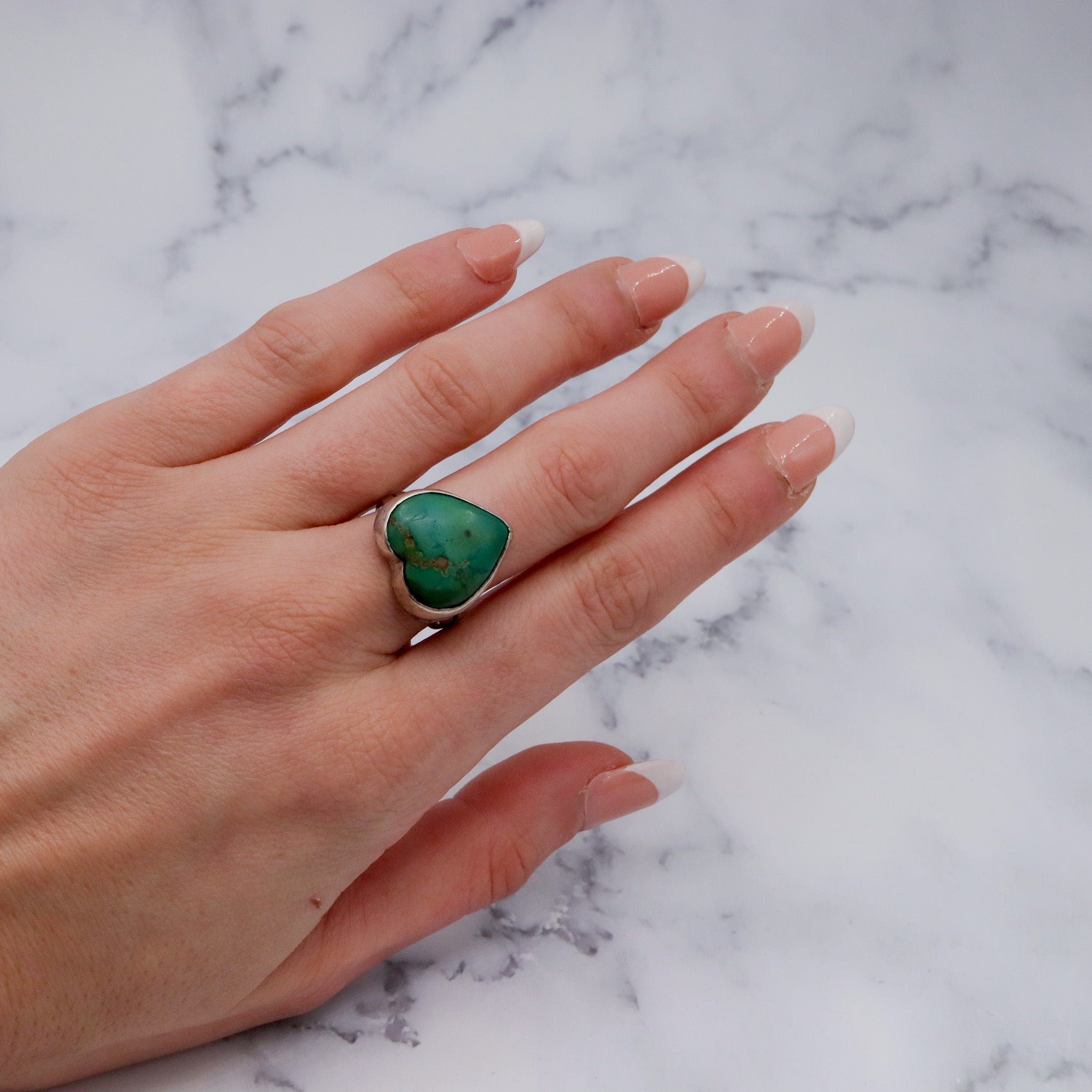 Vintage handmade Native American sterling silver & green turquoise ring, sz 8