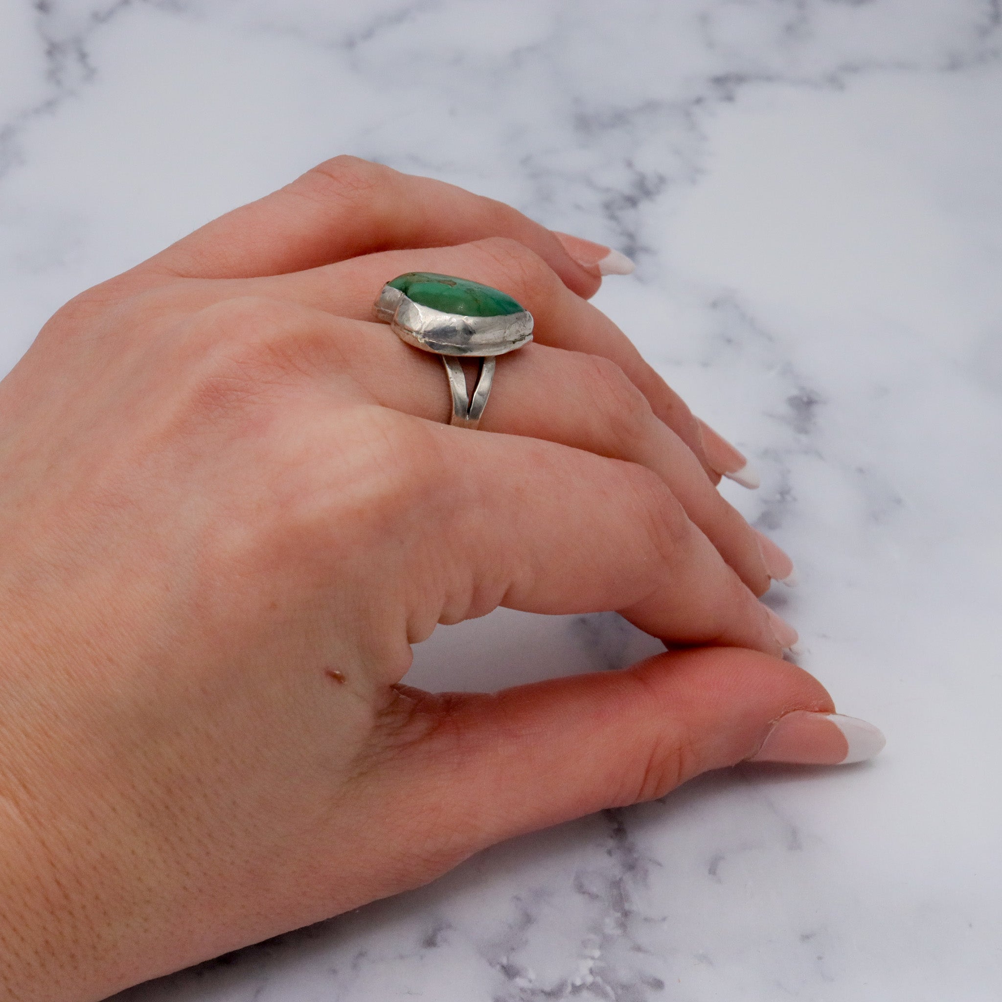 Vintage handmade Native American sterling silver & green turquoise ring, sz 8