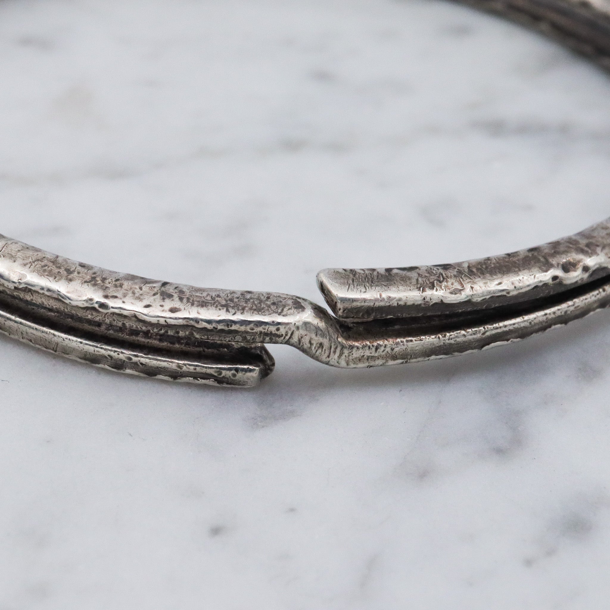 Rare antique Tiffany & Co hand hammered sterling silver split key ring bangle