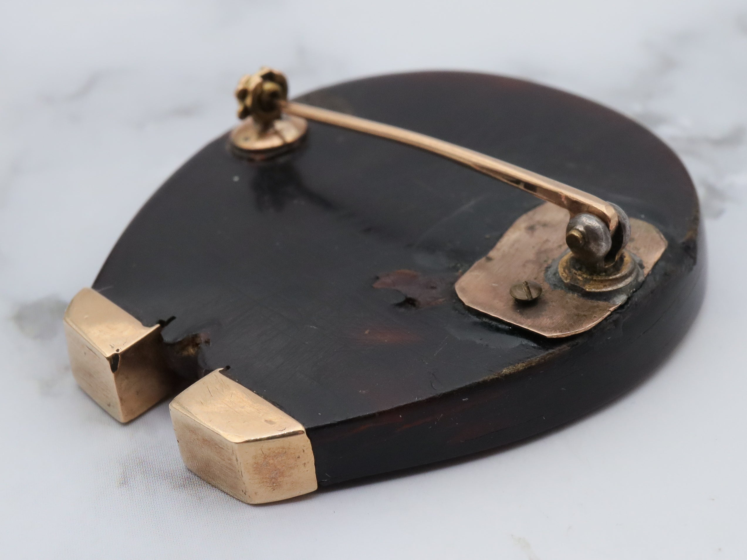 Antique Victorian 10k gold pique d'or gold overlay tortoiseshell horseshoe brooch