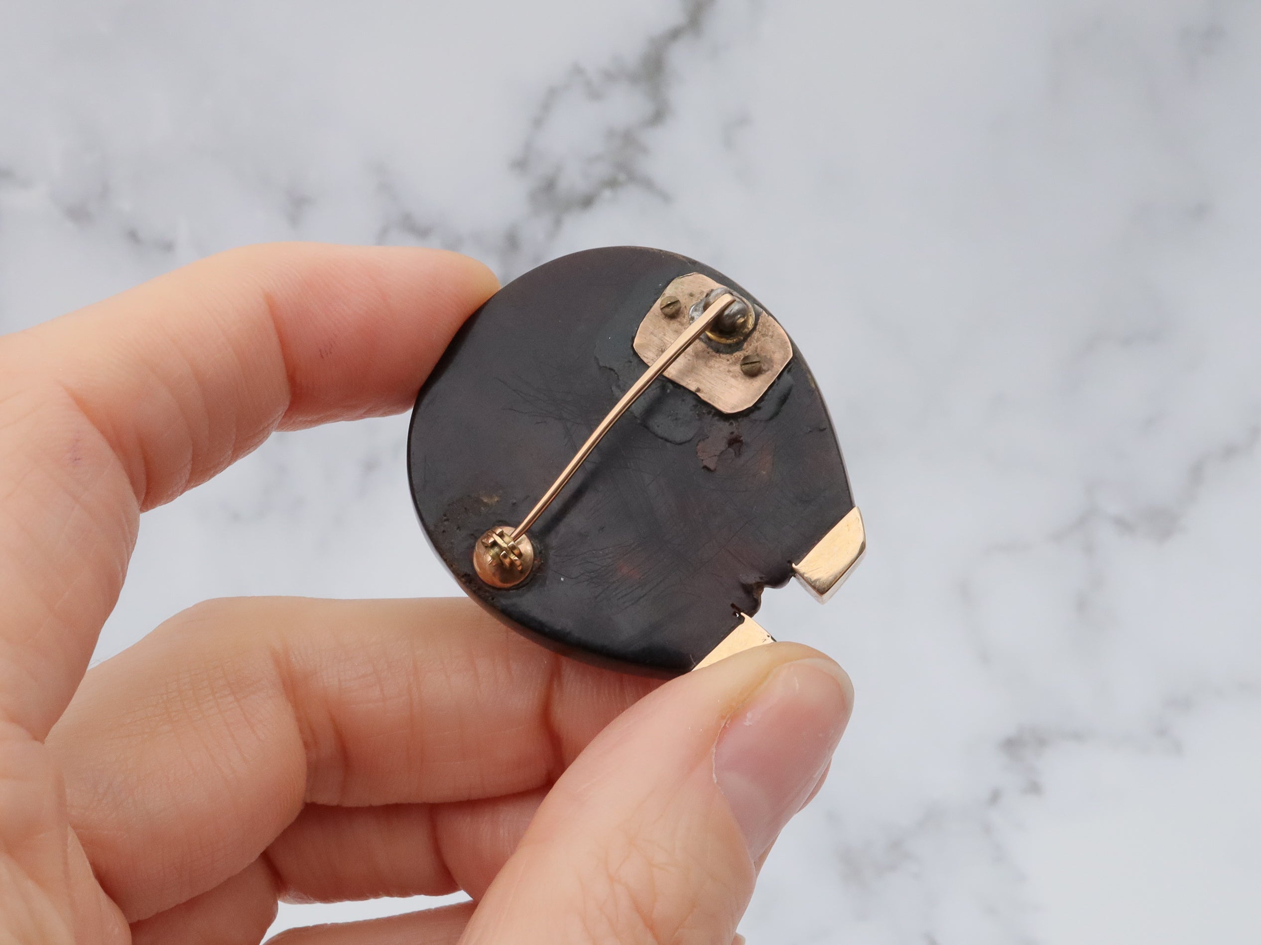 Antique Victorian 10k gold pique d'or gold overlay tortoiseshell horseshoe brooch