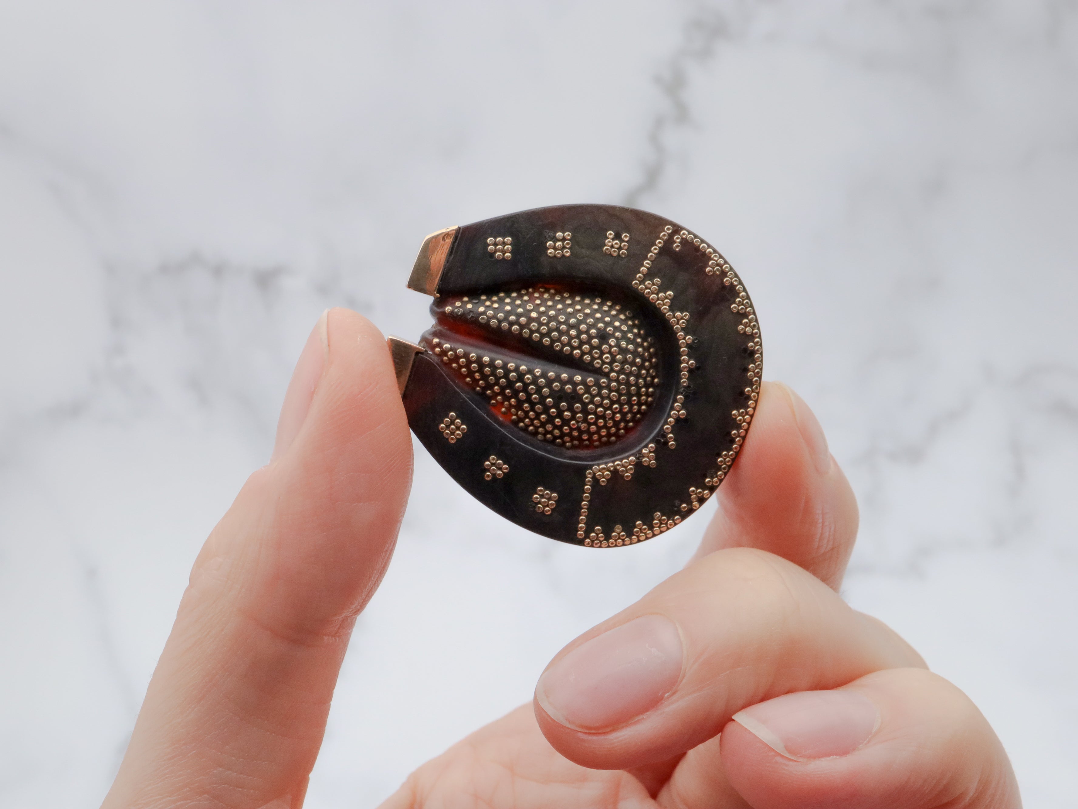 Antique Victorian 10k gold pique d'or gold overlay tortoiseshell horseshoe brooch