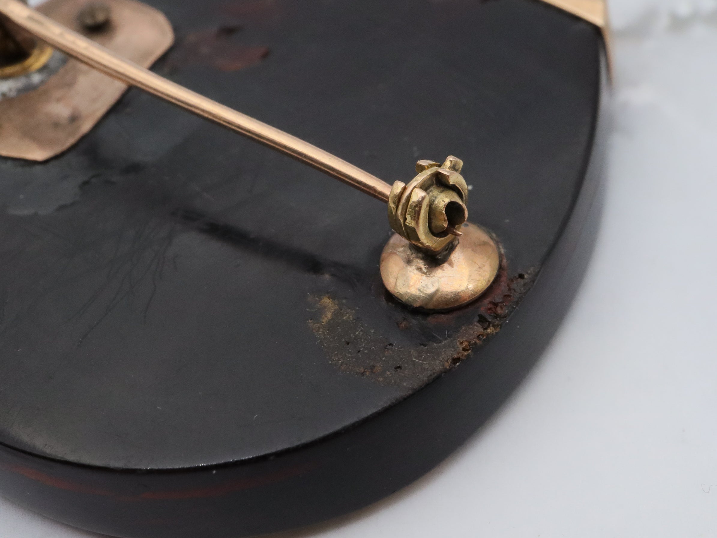 Antique Victorian 10k gold pique d'or gold overlay tortoiseshell horseshoe brooch