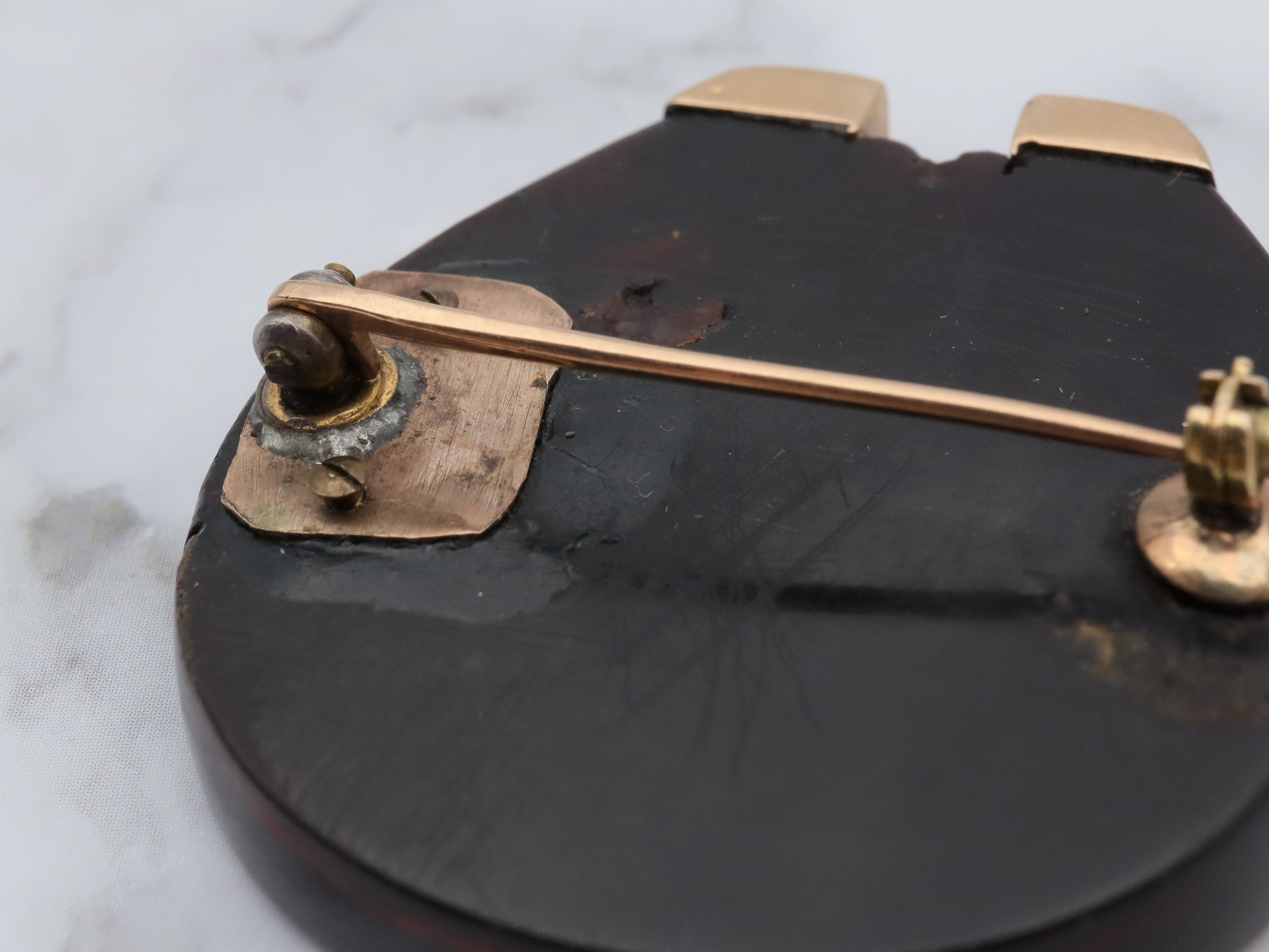 Antique Victorian 10k gold pique d'or gold overlay tortoiseshell horseshoe brooch