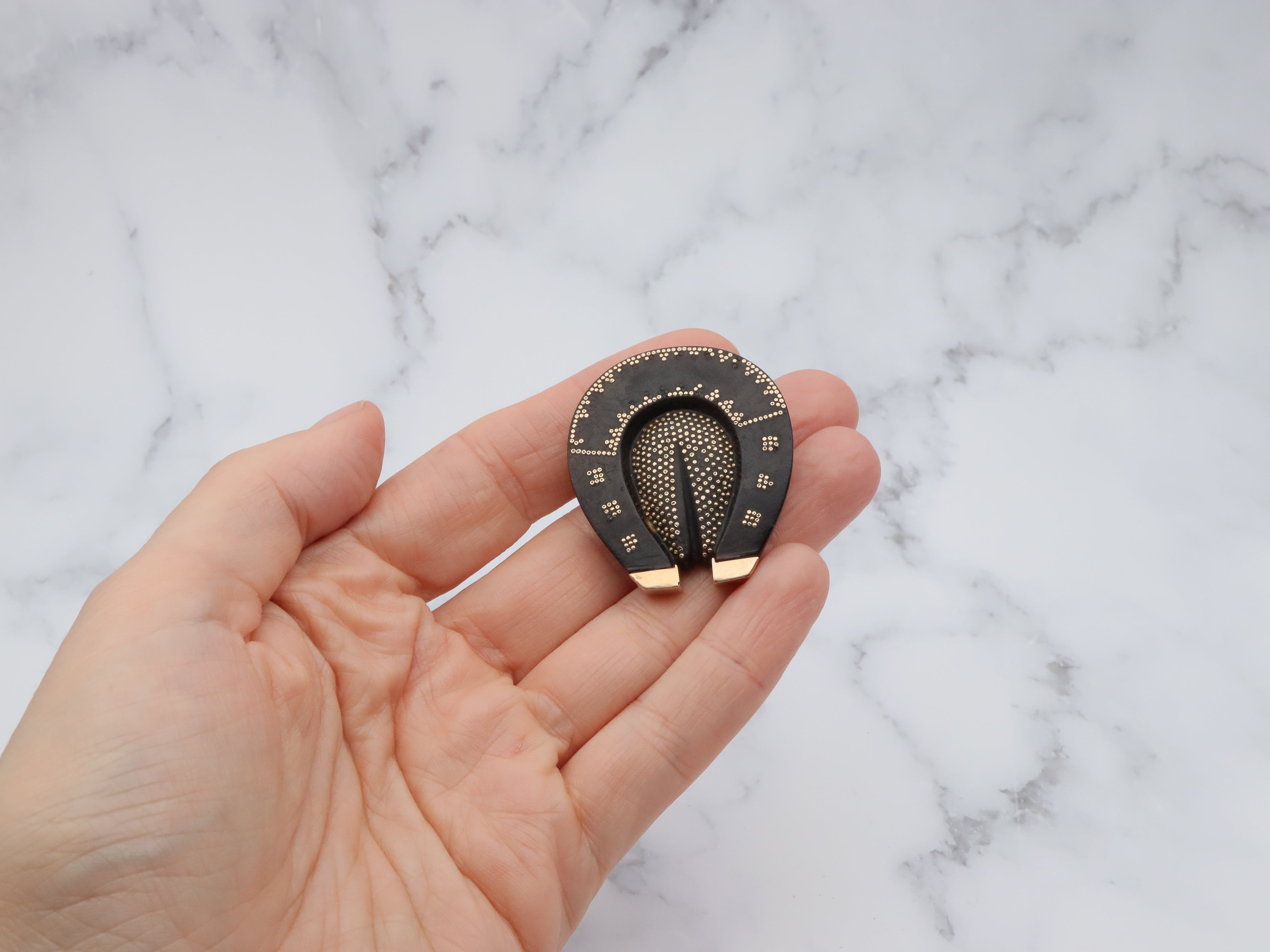 Antique Victorian 10k gold pique d'or gold overlay tortoiseshell horseshoe brooch