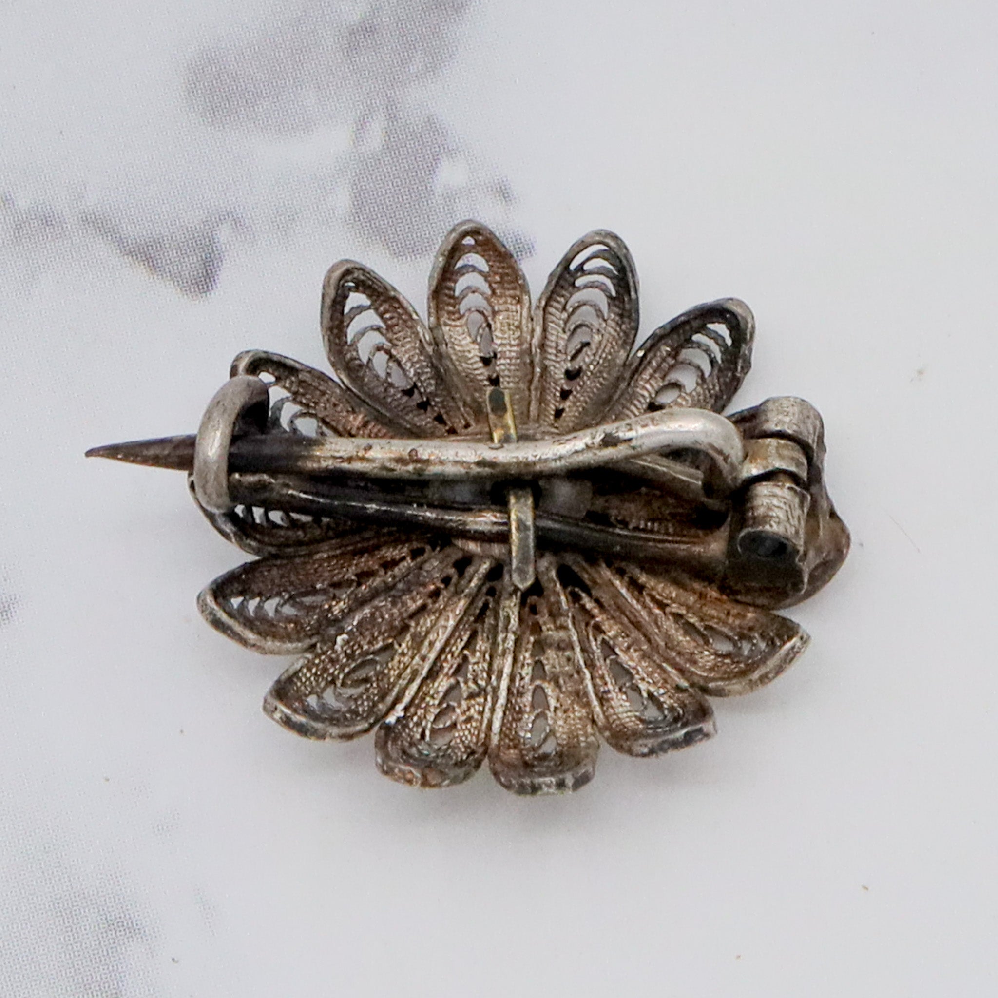 Antique Victorian sterling silver filigree daisy brooch