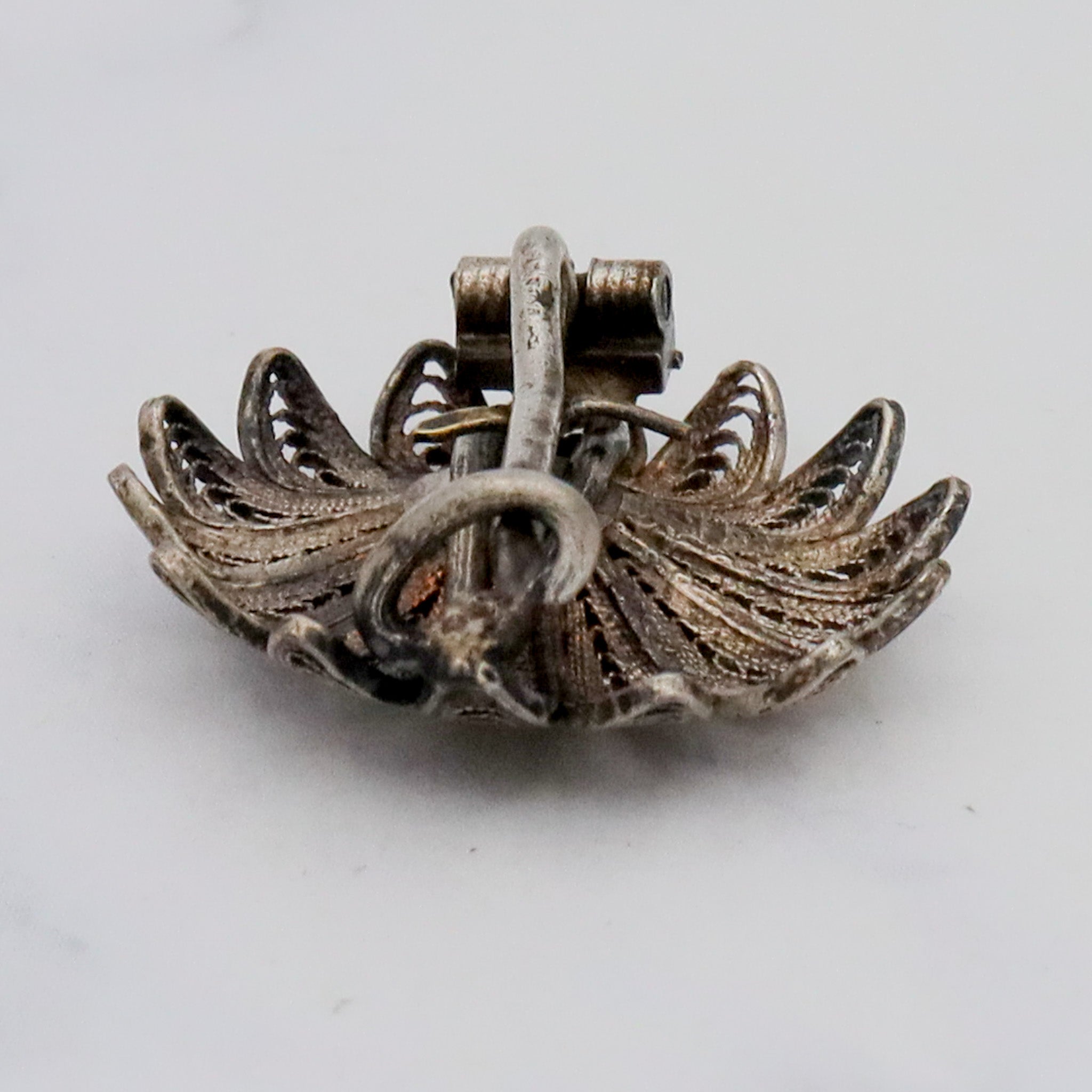 Antique Victorian sterling silver filigree daisy brooch