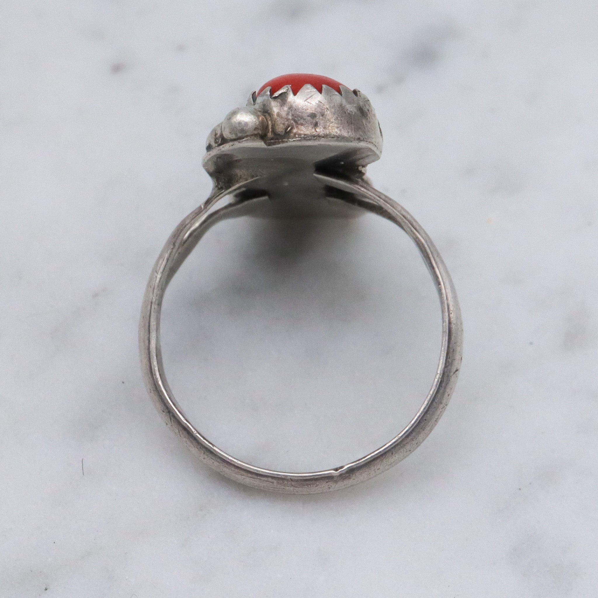 Vintage Native American sterling silver coral and art glass navette ring, sz 5.75