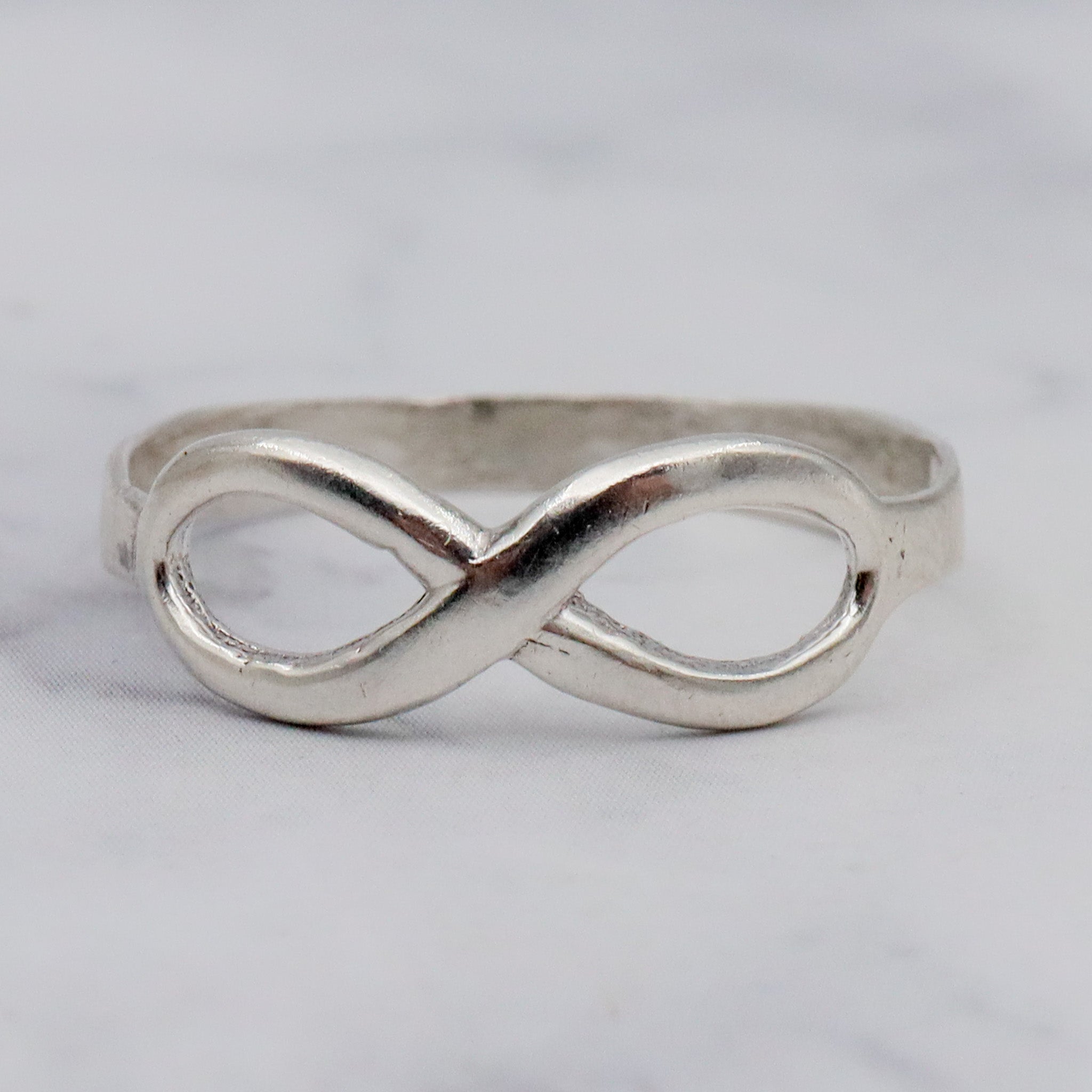 Vintage sterling silver infinity ring, sz 7.75