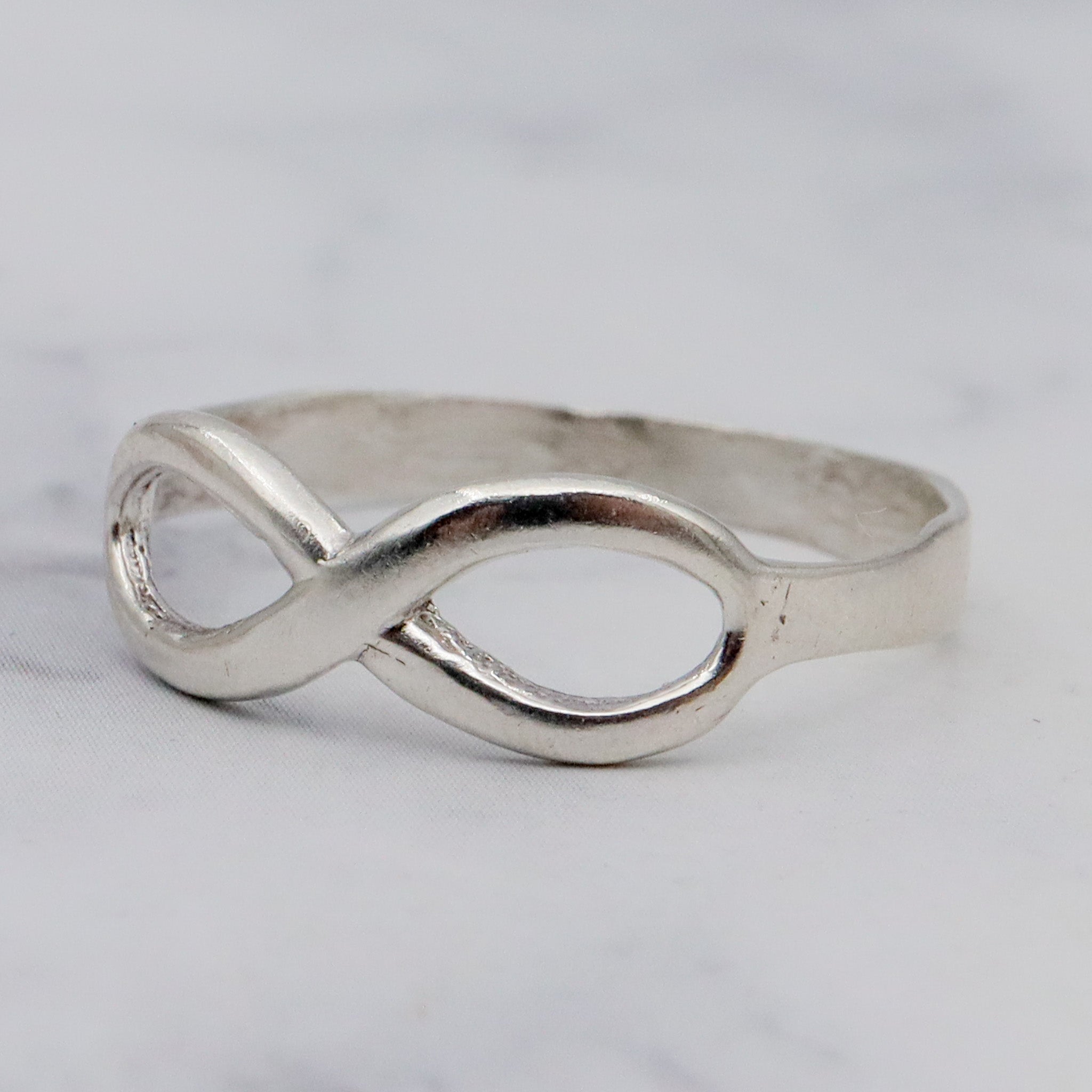 Vintage sterling silver infinity ring, sz 7.75