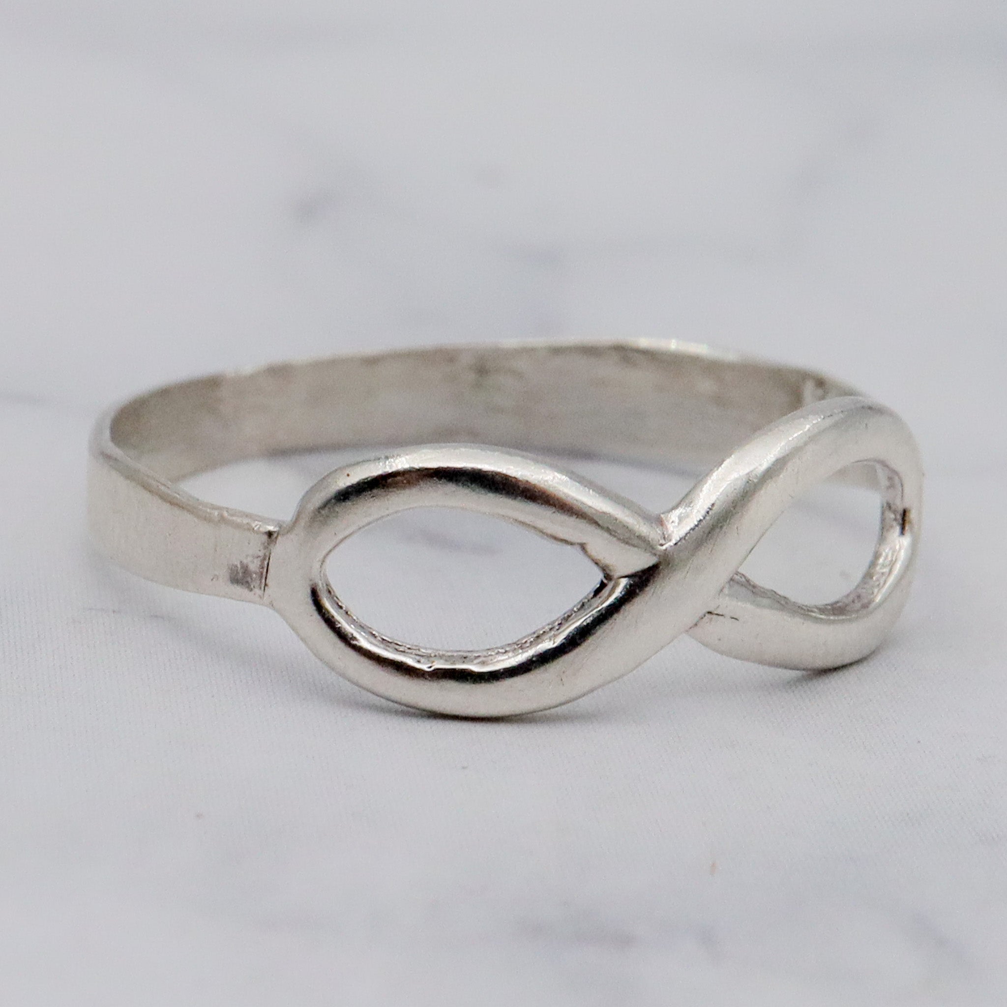 Vintage sterling silver infinity ring, sz 7.75