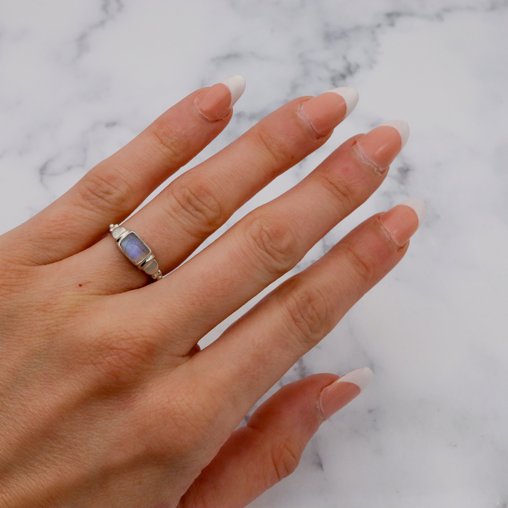 Vintage simple sterling & rainbow moonstone block ring, sz 6