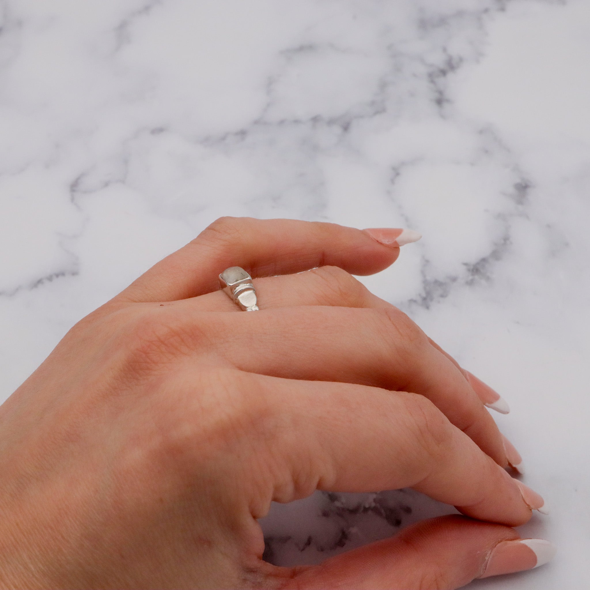 Vintage simple sterling & rainbow moonstone block ring, sz 6