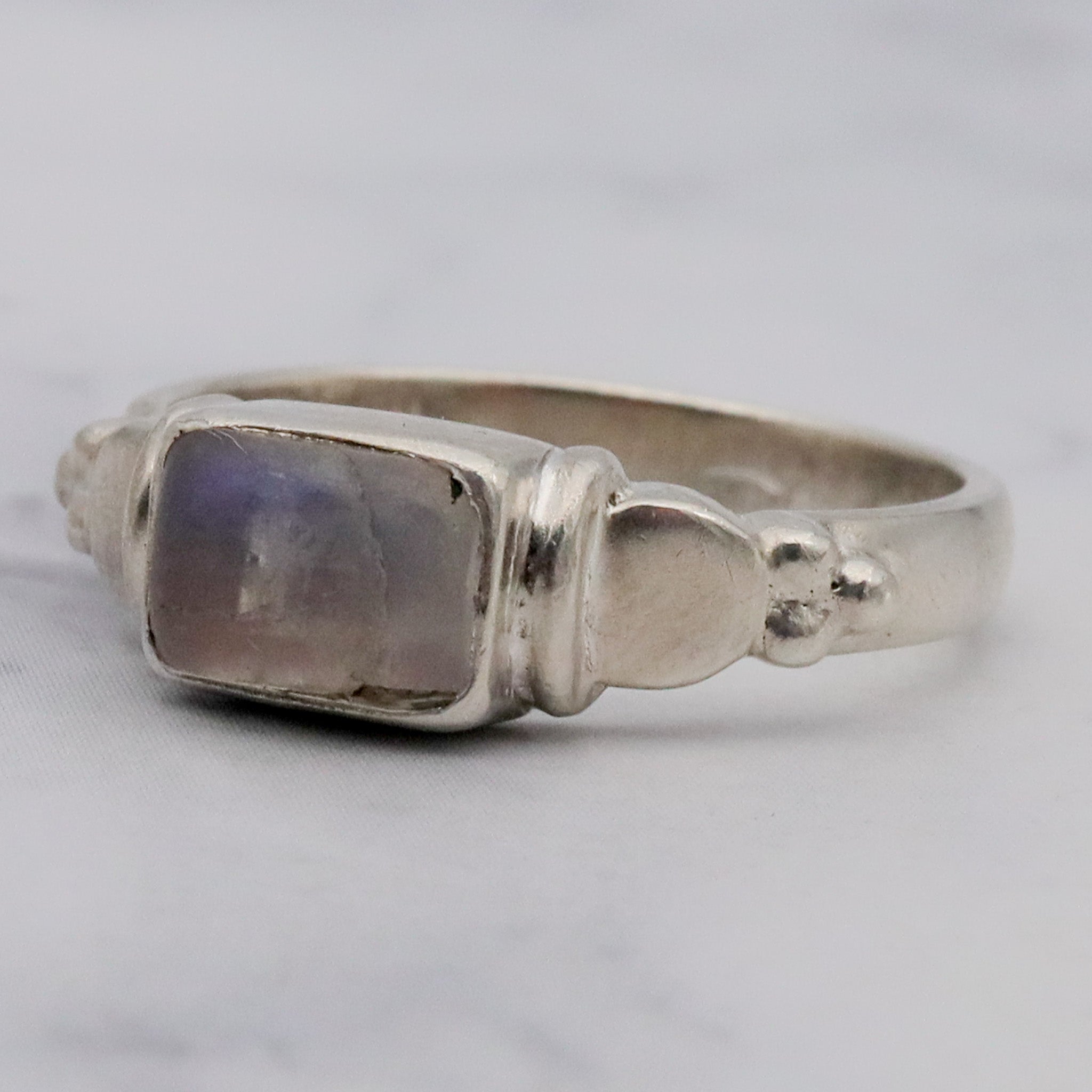Vintage simple sterling & rainbow moonstone block ring, sz 6