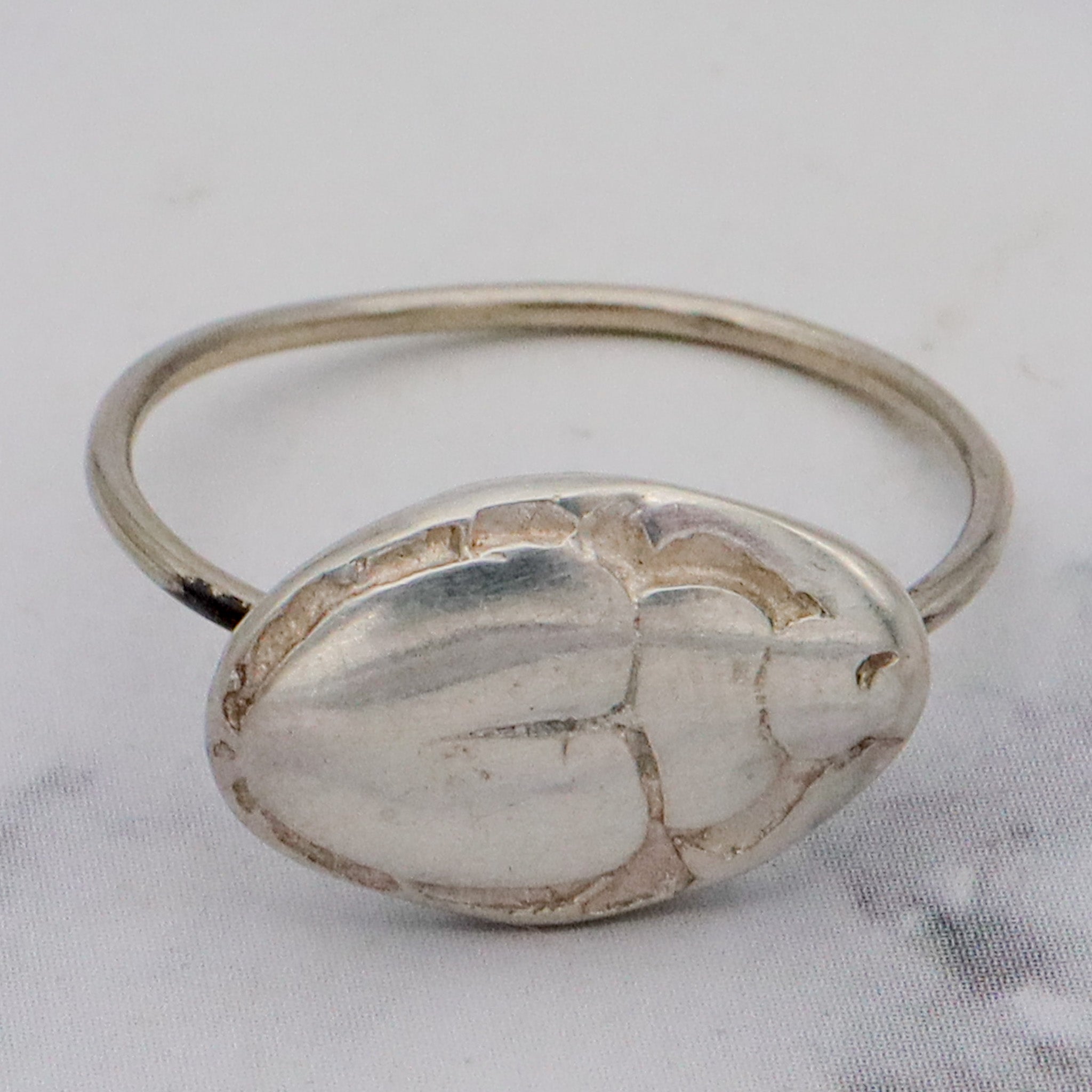 Vintage petite sterling scarab beetle medallion ring, sz 7