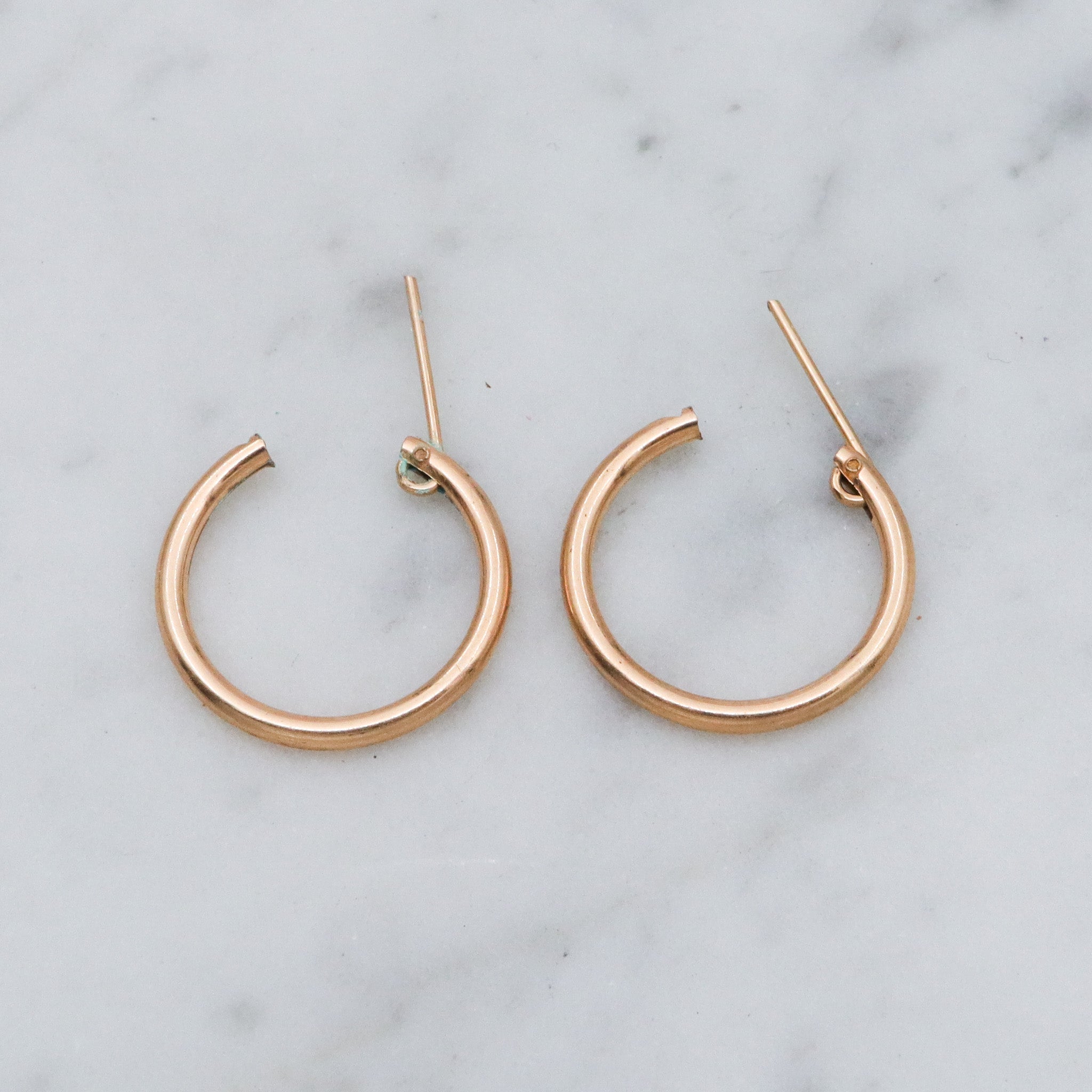 Vintage 10k gold petite hoop earrings