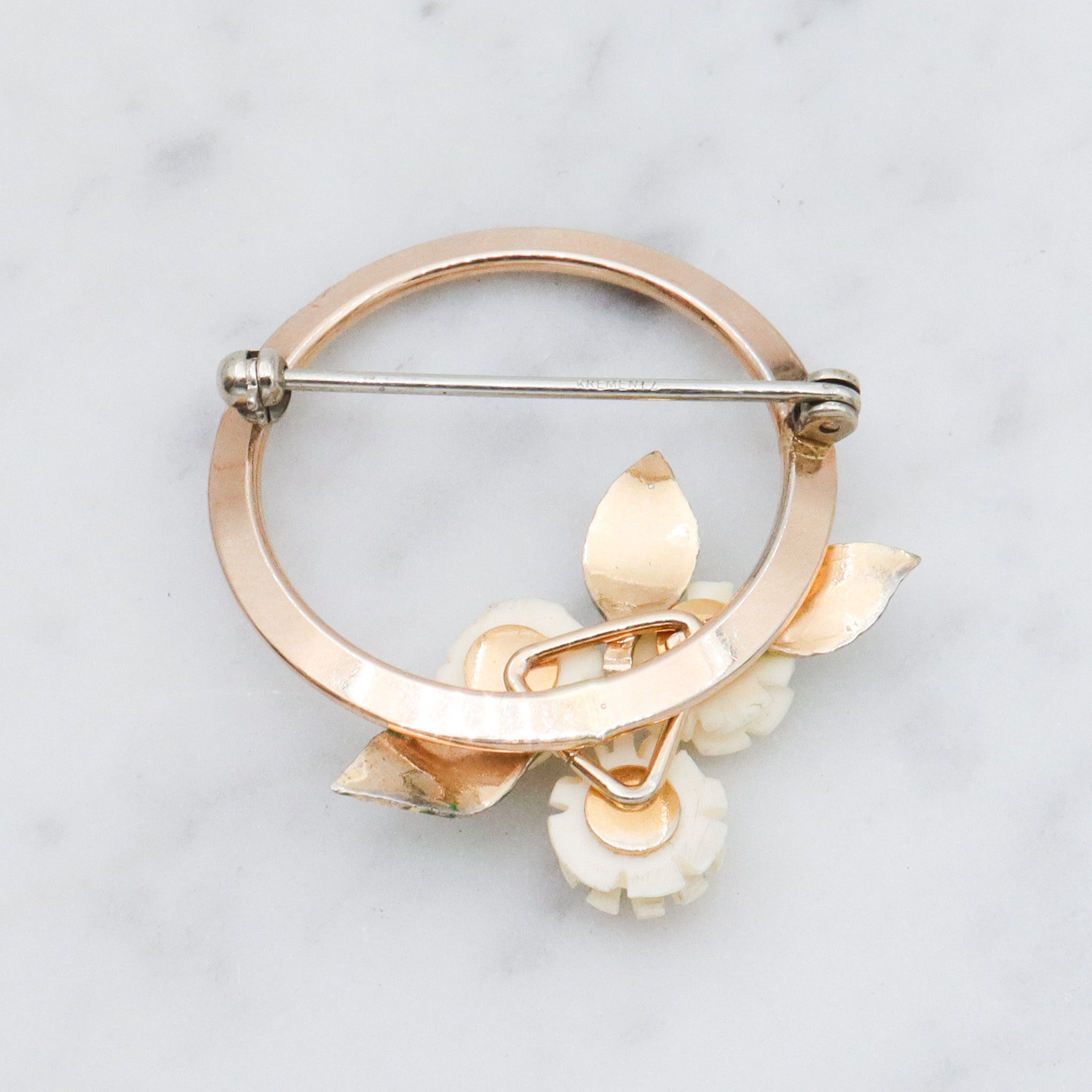 Retro Krementz gold plated circle wreath brooch with white roses