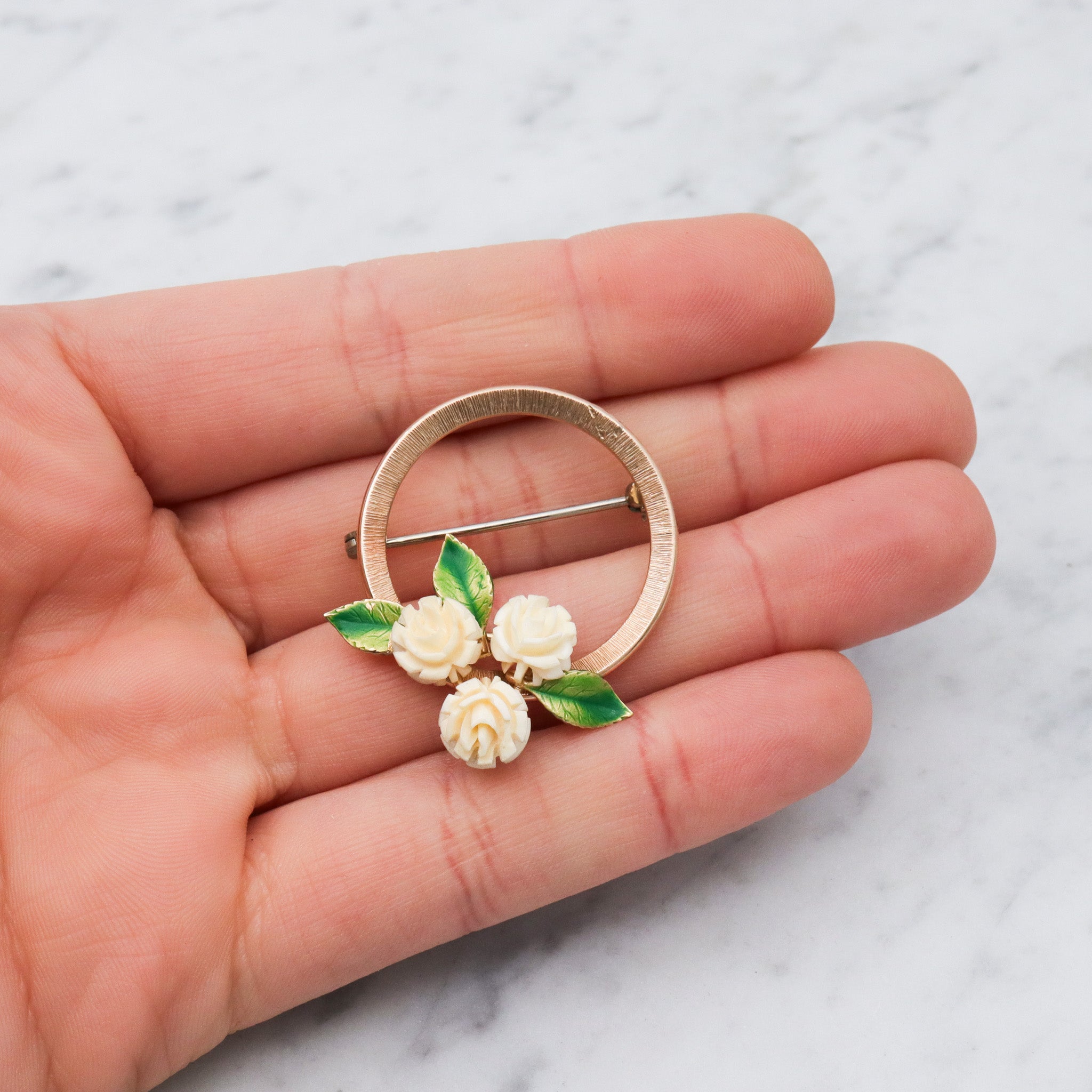 Retro Krementz gold plated circle wreath brooch with white roses