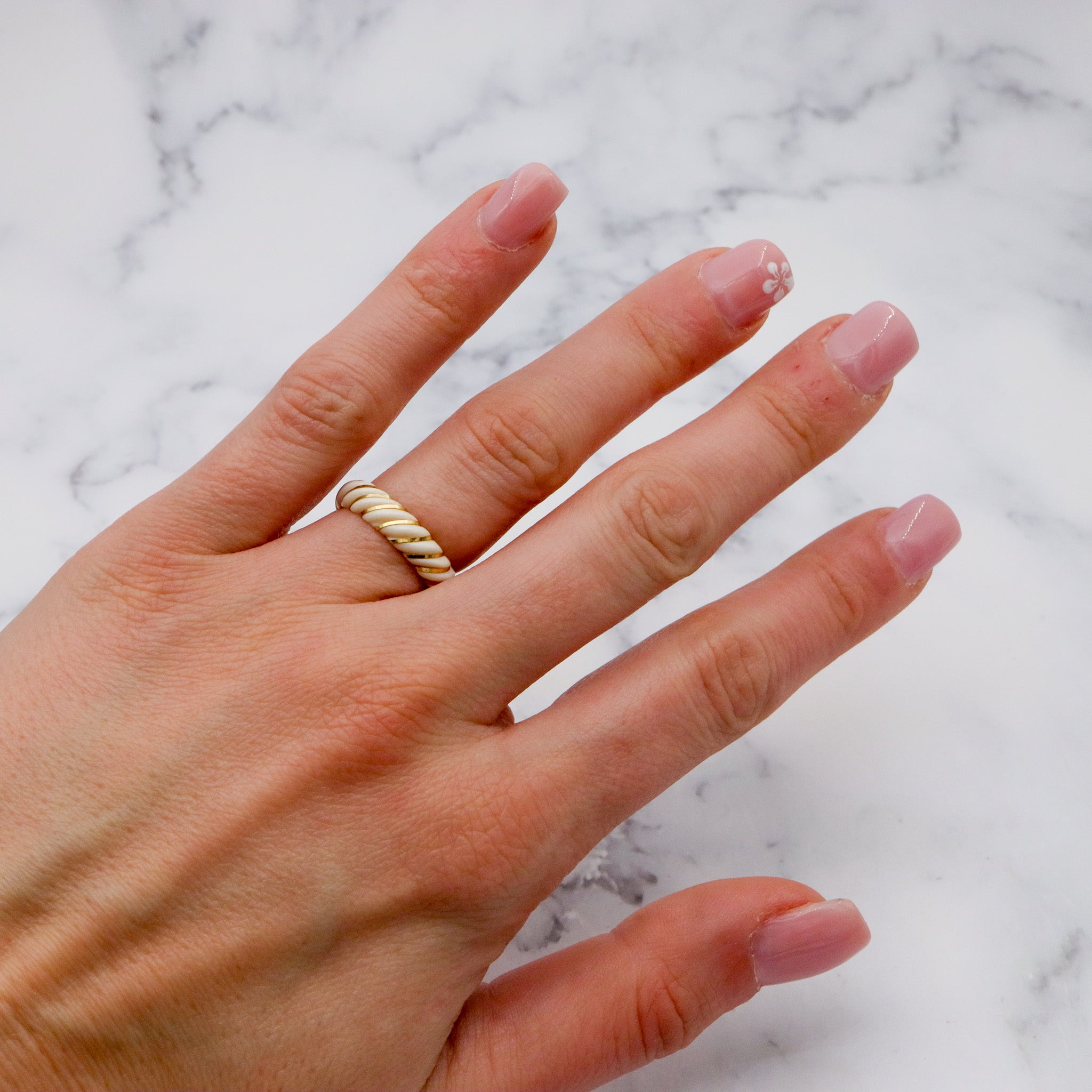 Retro Mid-Century Modern carved bone with gilt sterling overlay twist band, sz 5.5