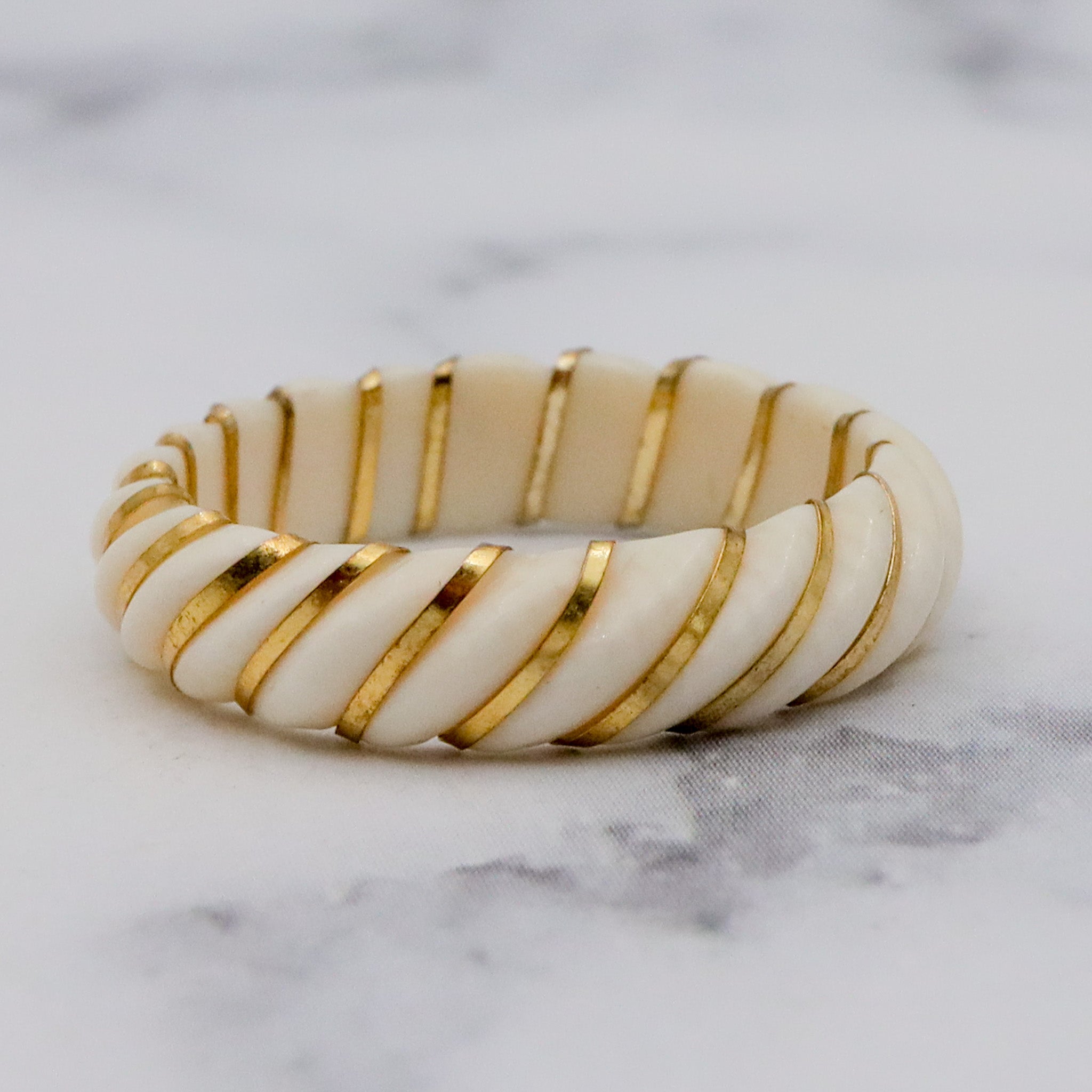 Retro Mid-Century Modern carved bone with gilt sterling overlay twist band, sz 5.5