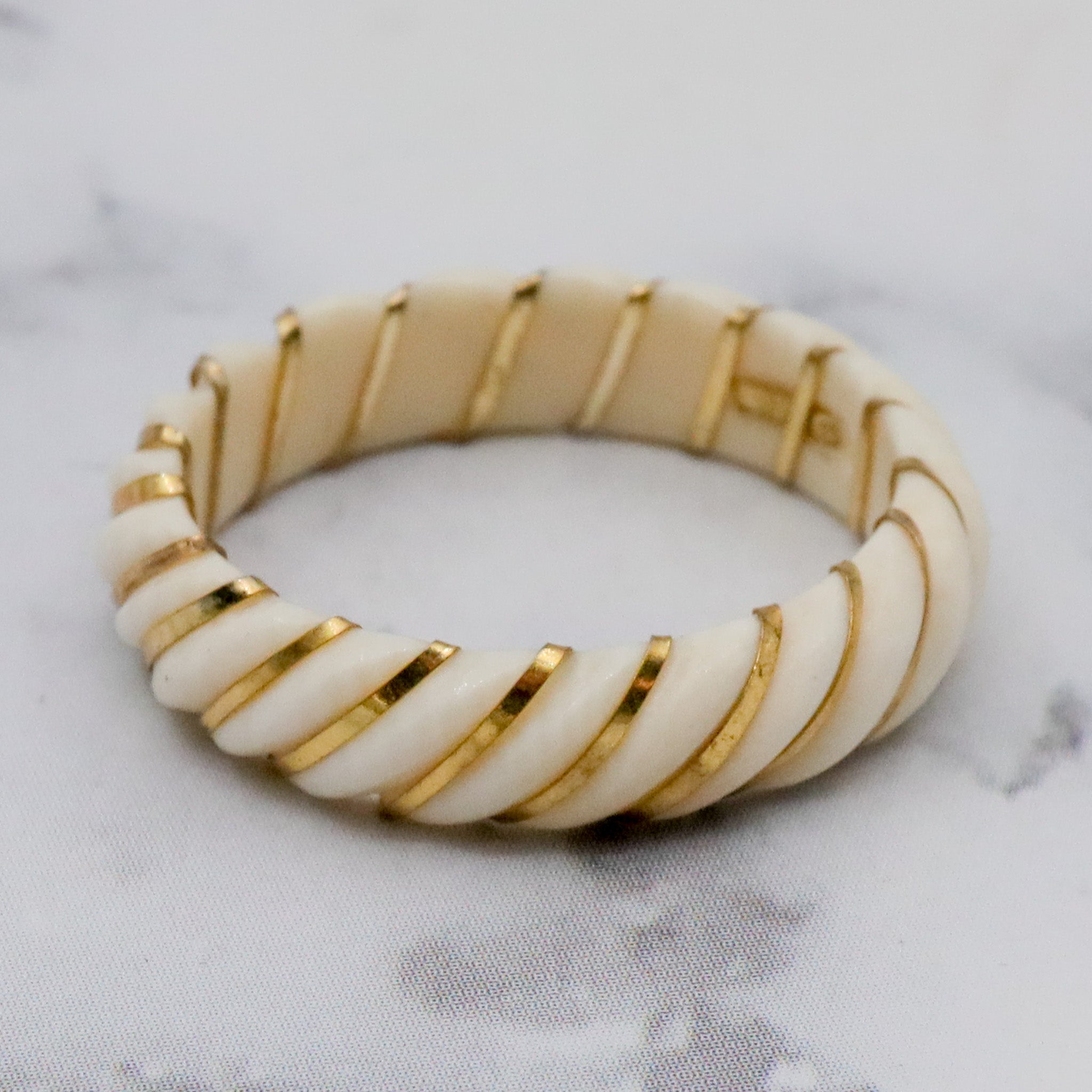 Retro Mid-Century Modern carved bone with gilt sterling overlay twist band, sz 5.5