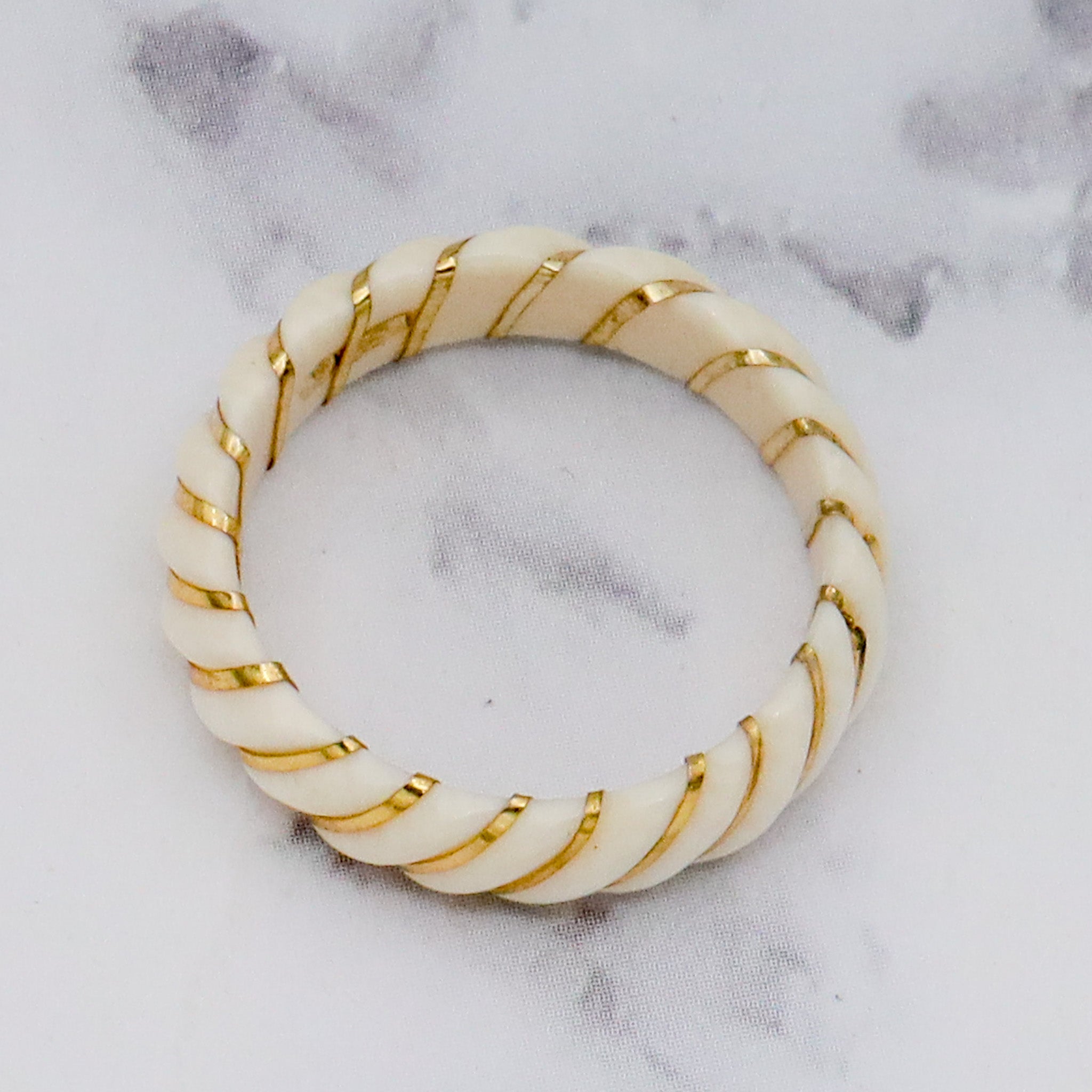 Retro Mid-Century Modern carved bone with gilt sterling overlay twist band, sz 5.5