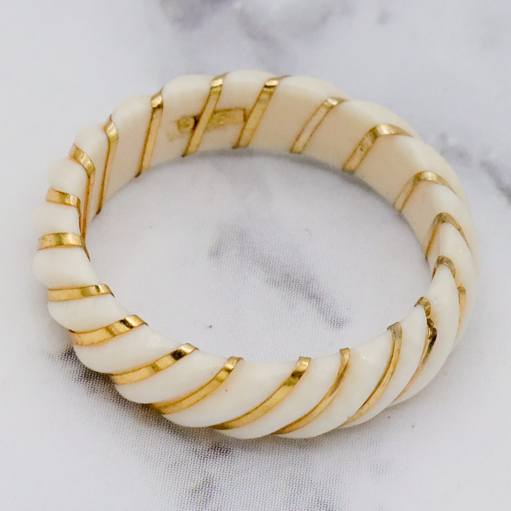 Retro Mid-Century Modern carved bone with gilt sterling overlay twist band, sz 5.5