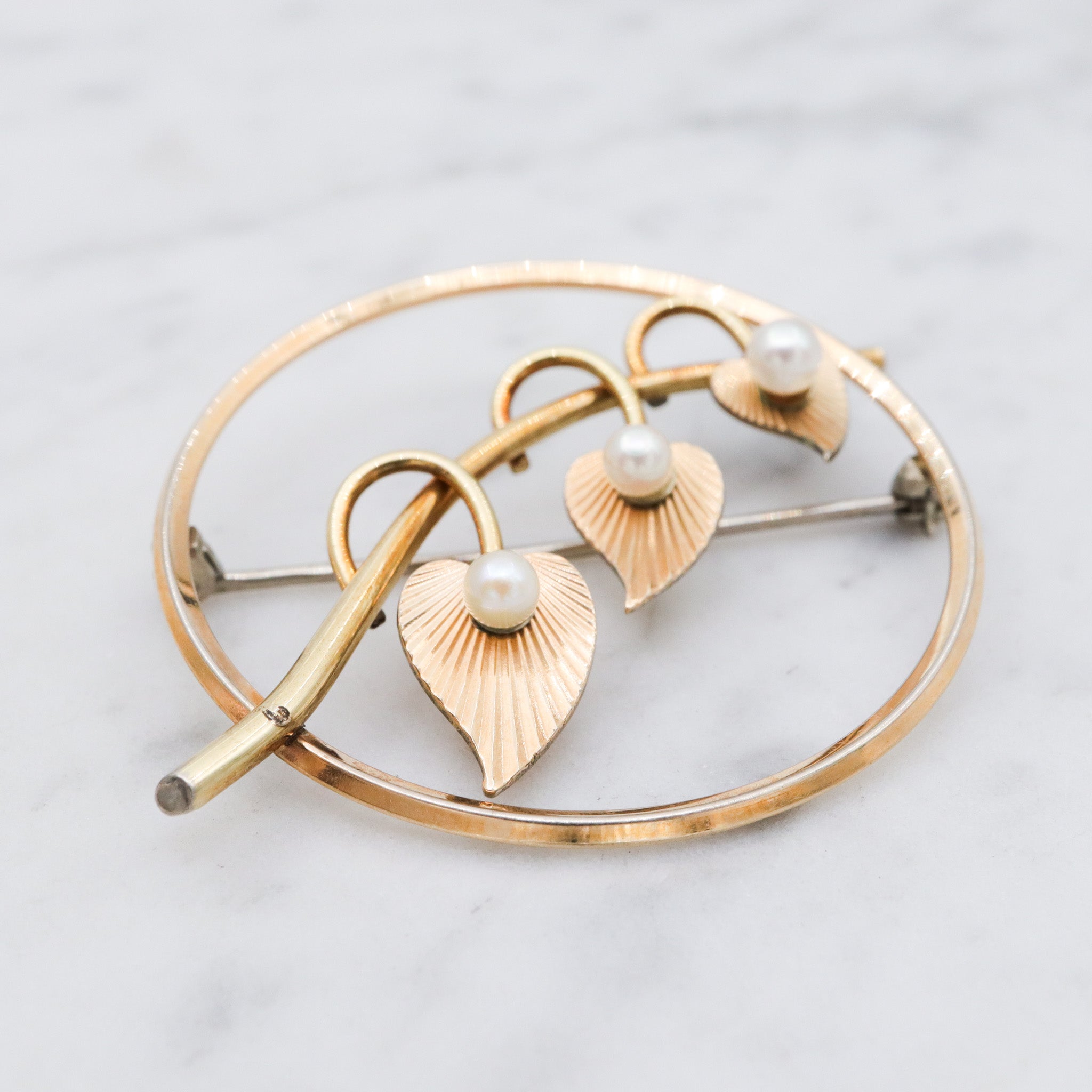 Retro Krementz gold plated circle brooch with ivy & pearls