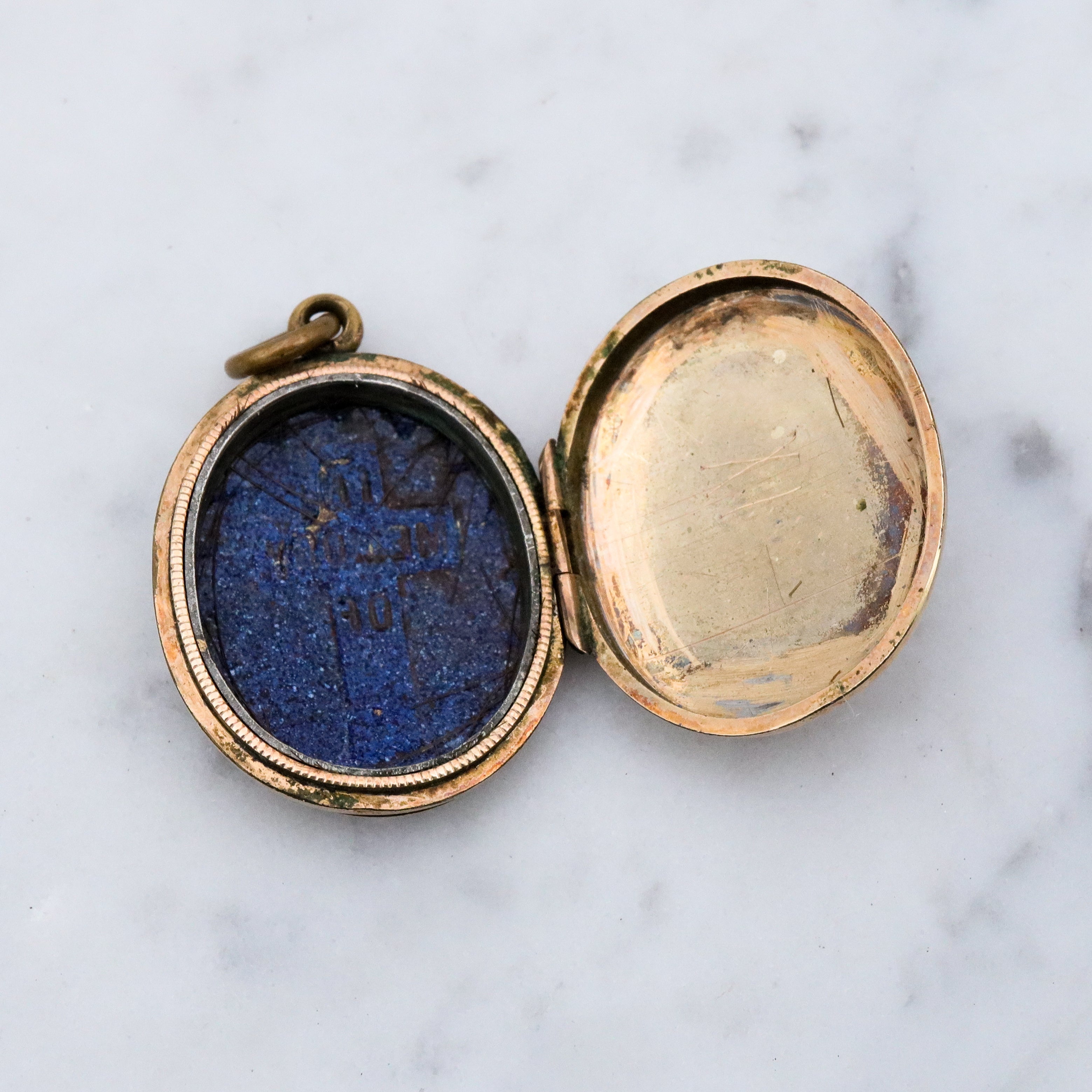 Antique Victorian 9k gold front & back "In Memory Of" black enamel mourning locket pendant