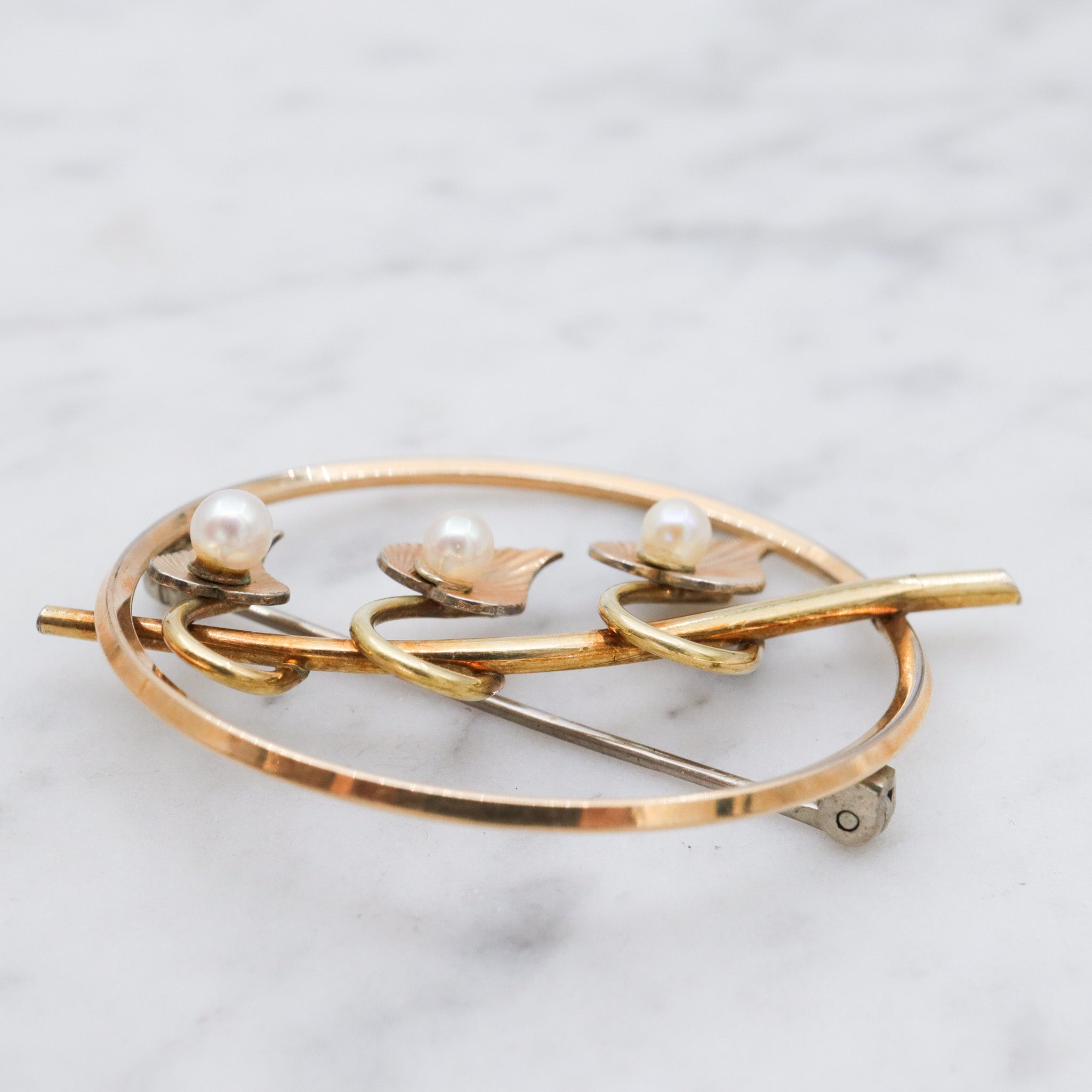 Retro Krementz gold plated circle brooch with ivy & pearls