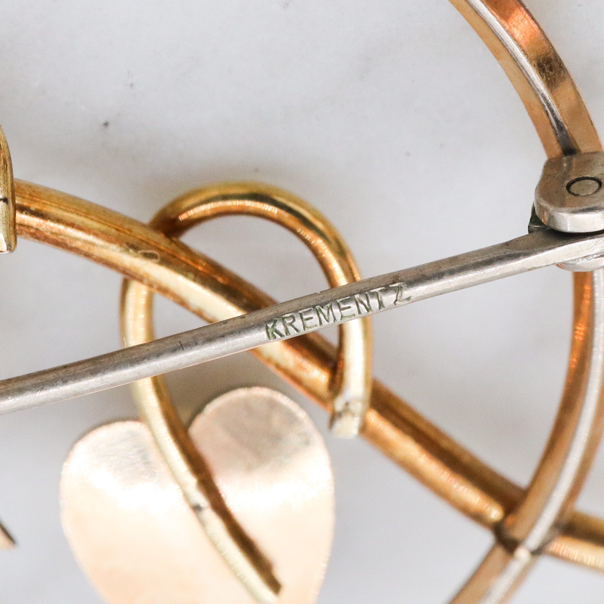 Retro Krementz gold plated circle brooch with ivy & pearls