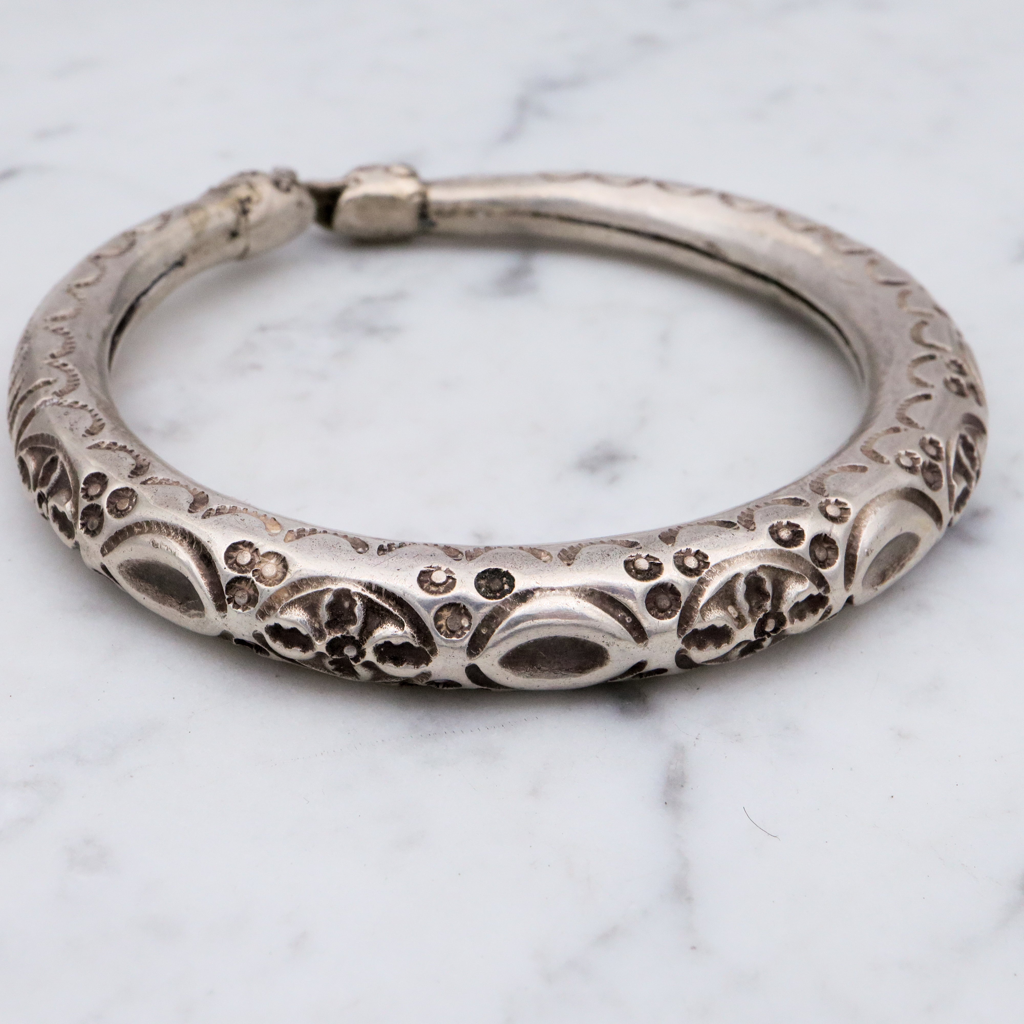 Vintage tribal stamped sterling hollow elephant head bangle