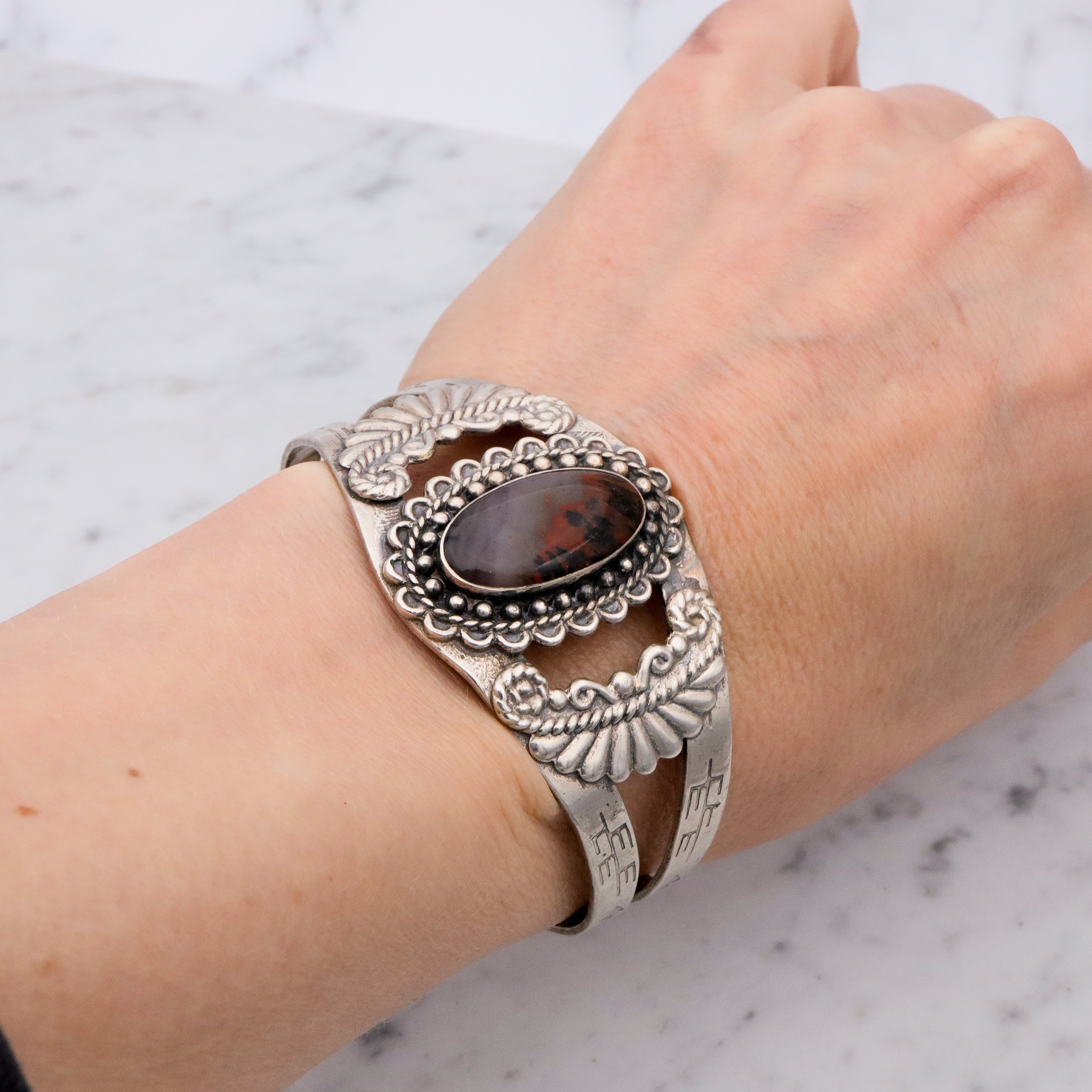 Navajo sterling silver agate cuff bracelet
