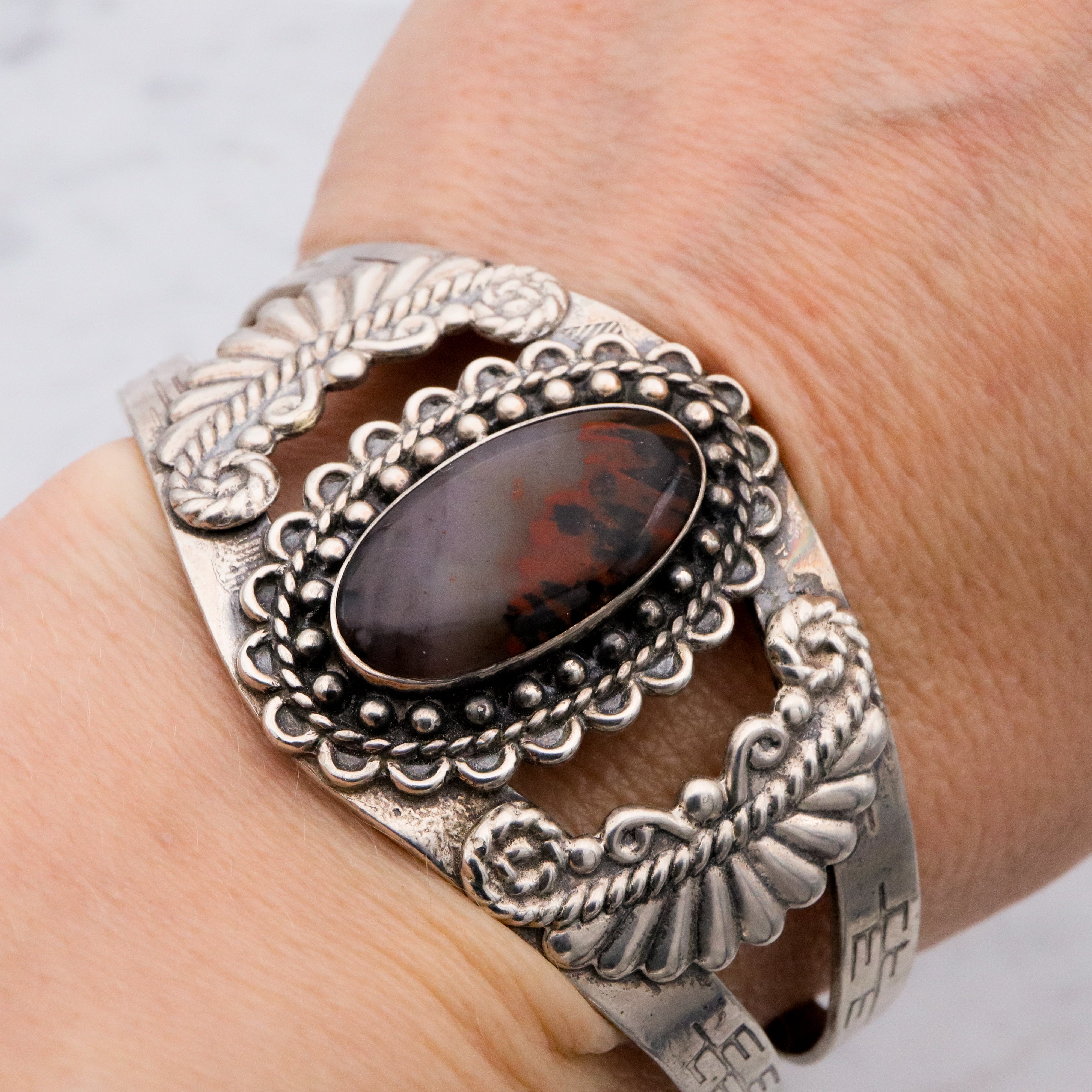 Navajo sterling silver agate cuff bracelet