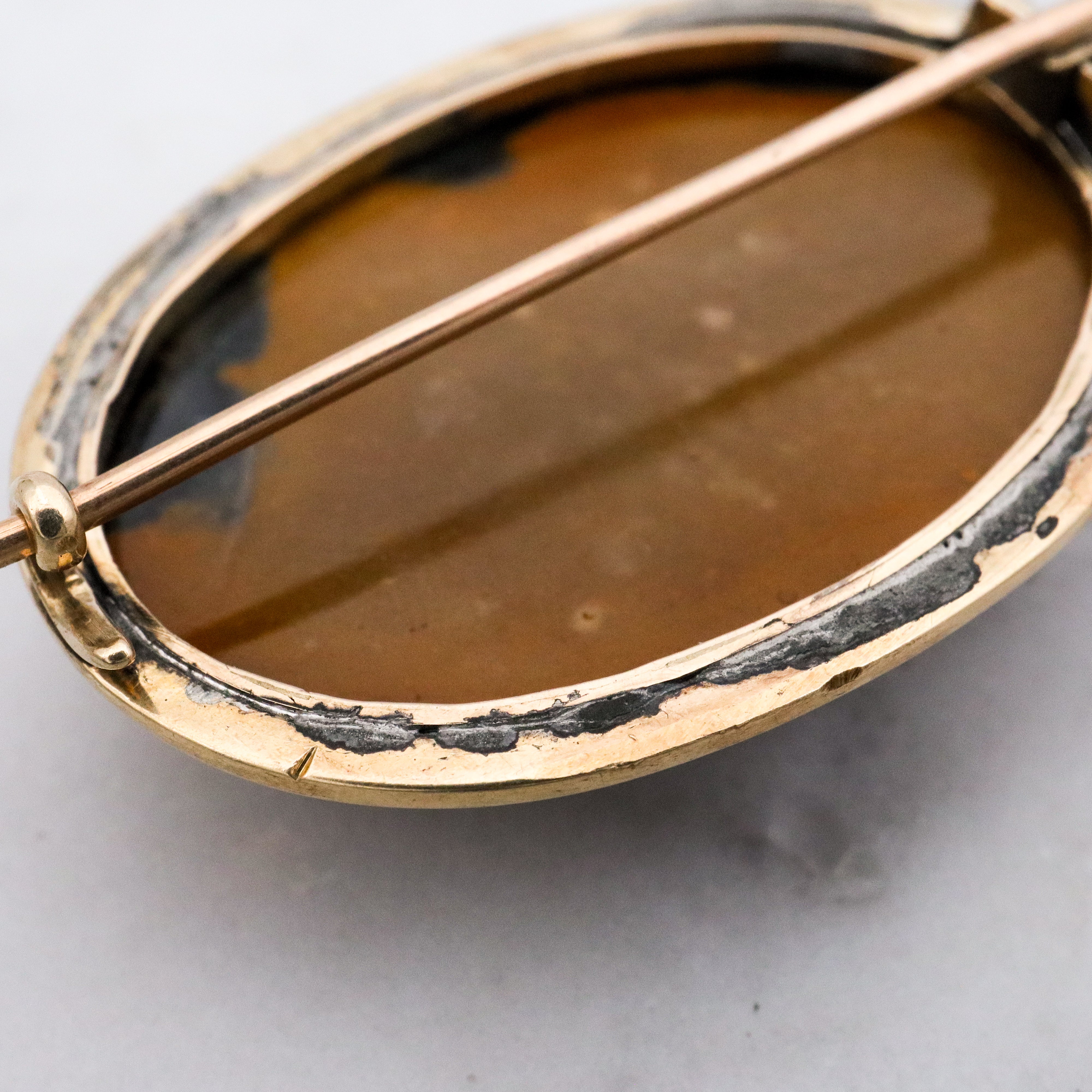 Antique Victorian 10k gold yellow jasper oval cabochon brooch