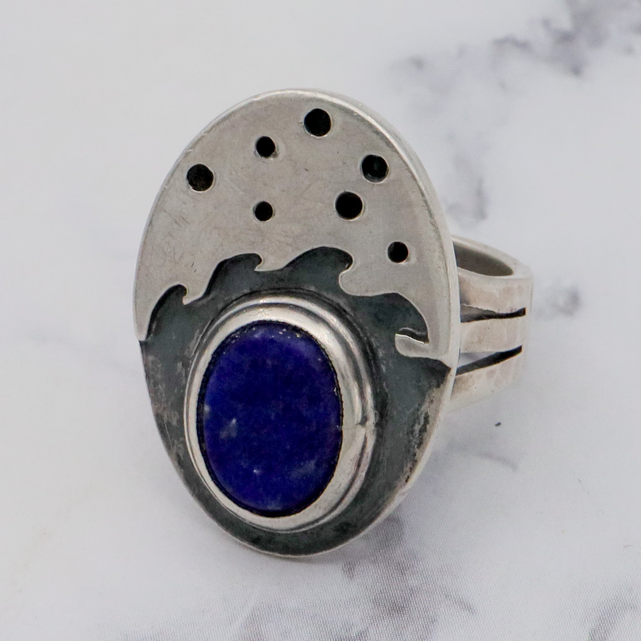 Antique Arts & Crafts handmade sterling sodalite hammered band ring, sz 4.5