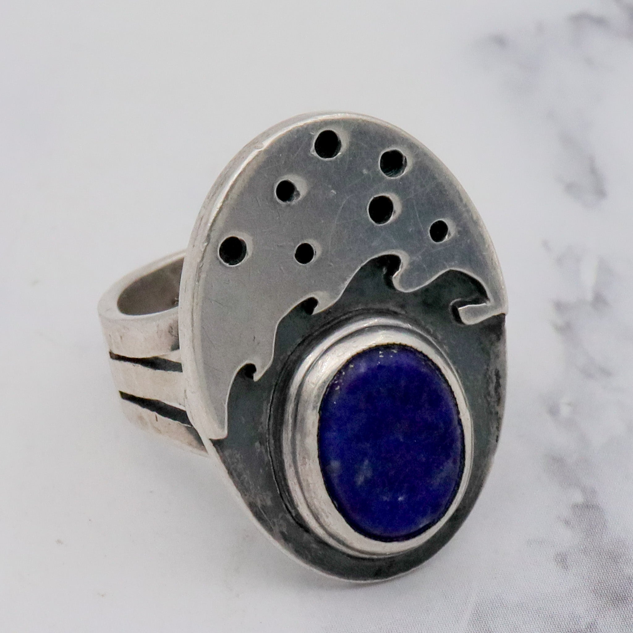 Antique Arts & Crafts handmade sterling sodalite hammered band ring, sz 4.5