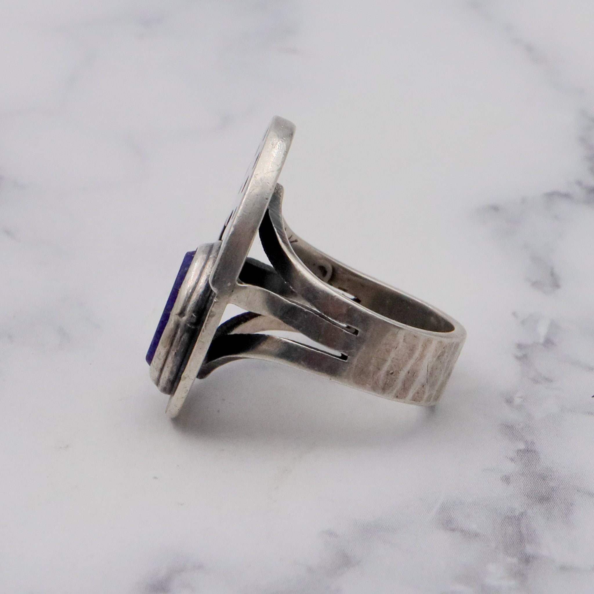 Antique Arts & Crafts handmade sterling sodalite hammered band ring, sz 4.5