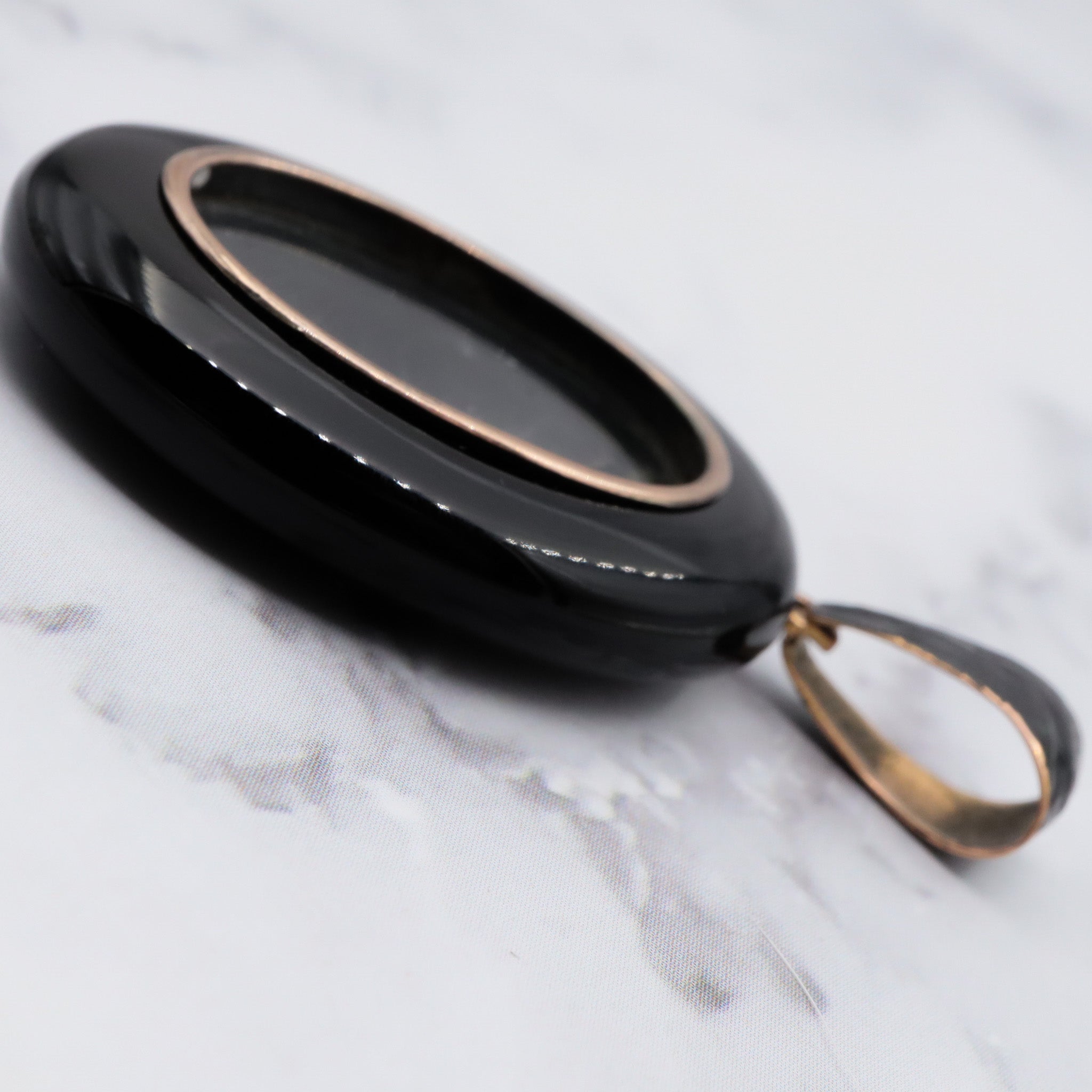 Antique victorian 18K gold and onyx mourning locket