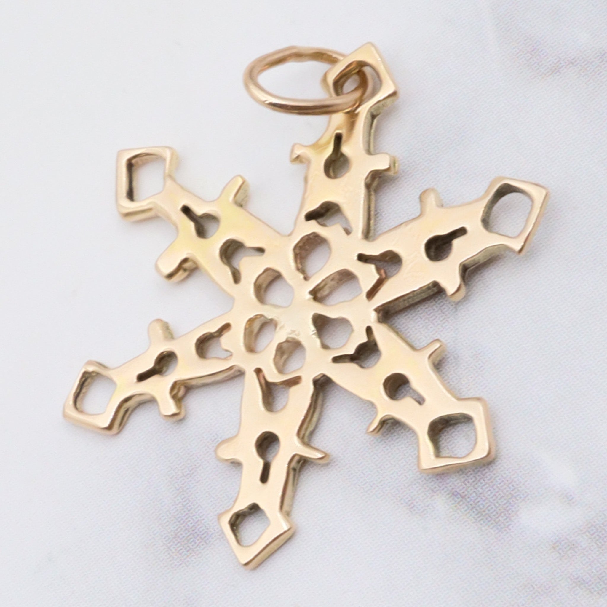 Vintage 14k gold handmade snowflake pendant